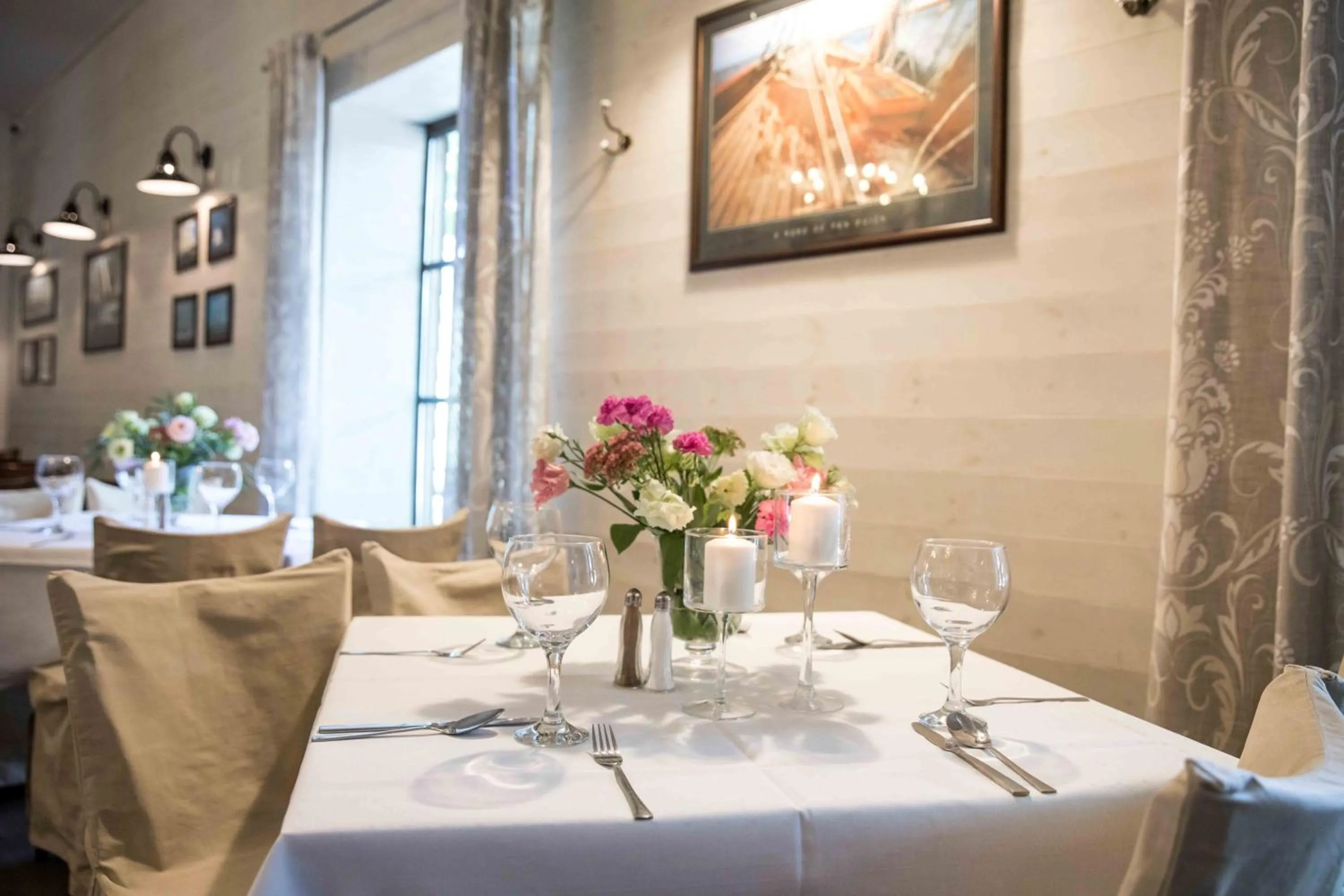 Restaurant/places to eat in Hotel Portus