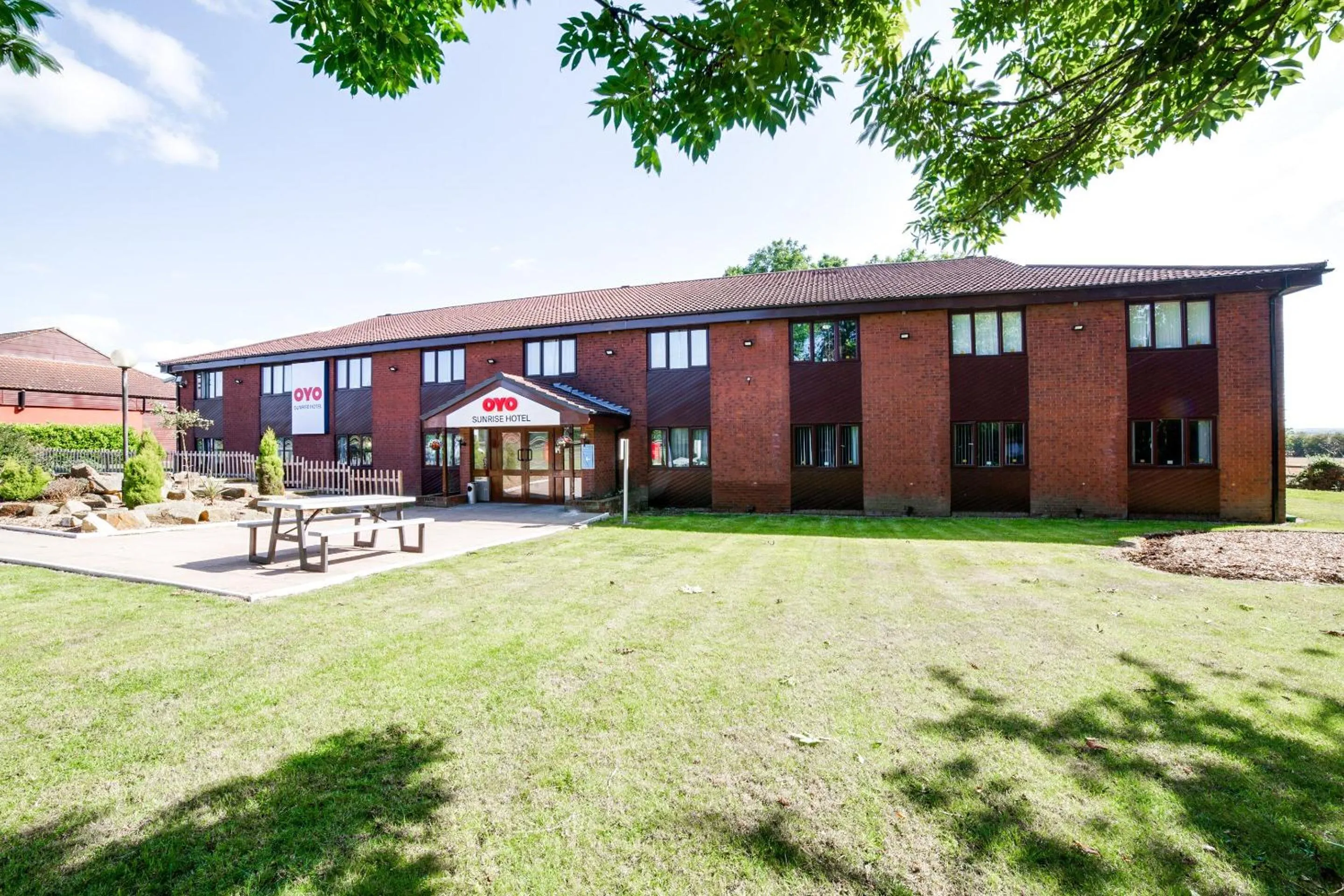 Facade/entrance in OYO Sunrise Hotel, A46 N Leicester