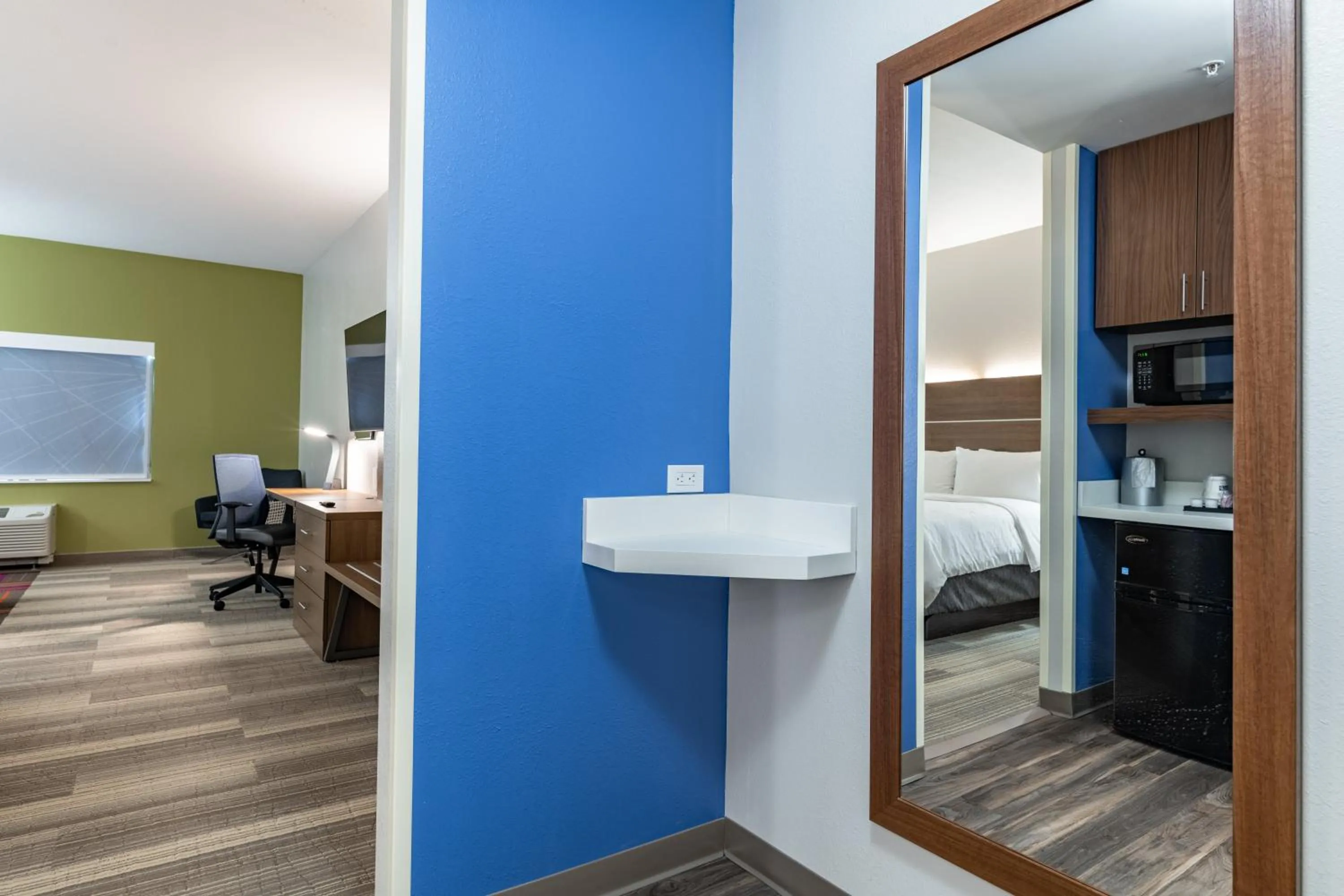 Bedroom in Holiday Inn Express & Suites - Moundsville by IHG