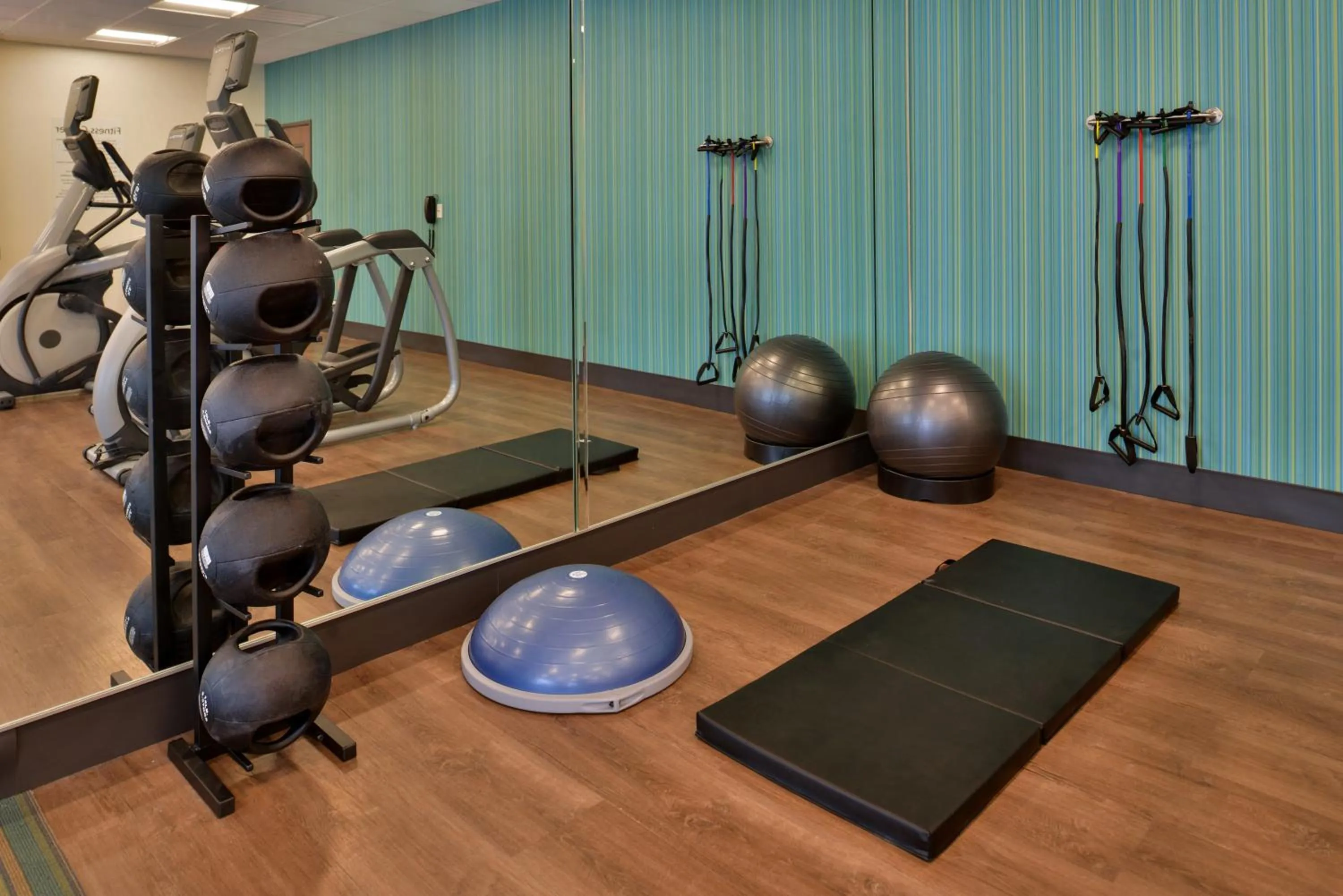 Fitness centre/facilities in Holiday Inn Express & Suites - Moundsville by IHG
