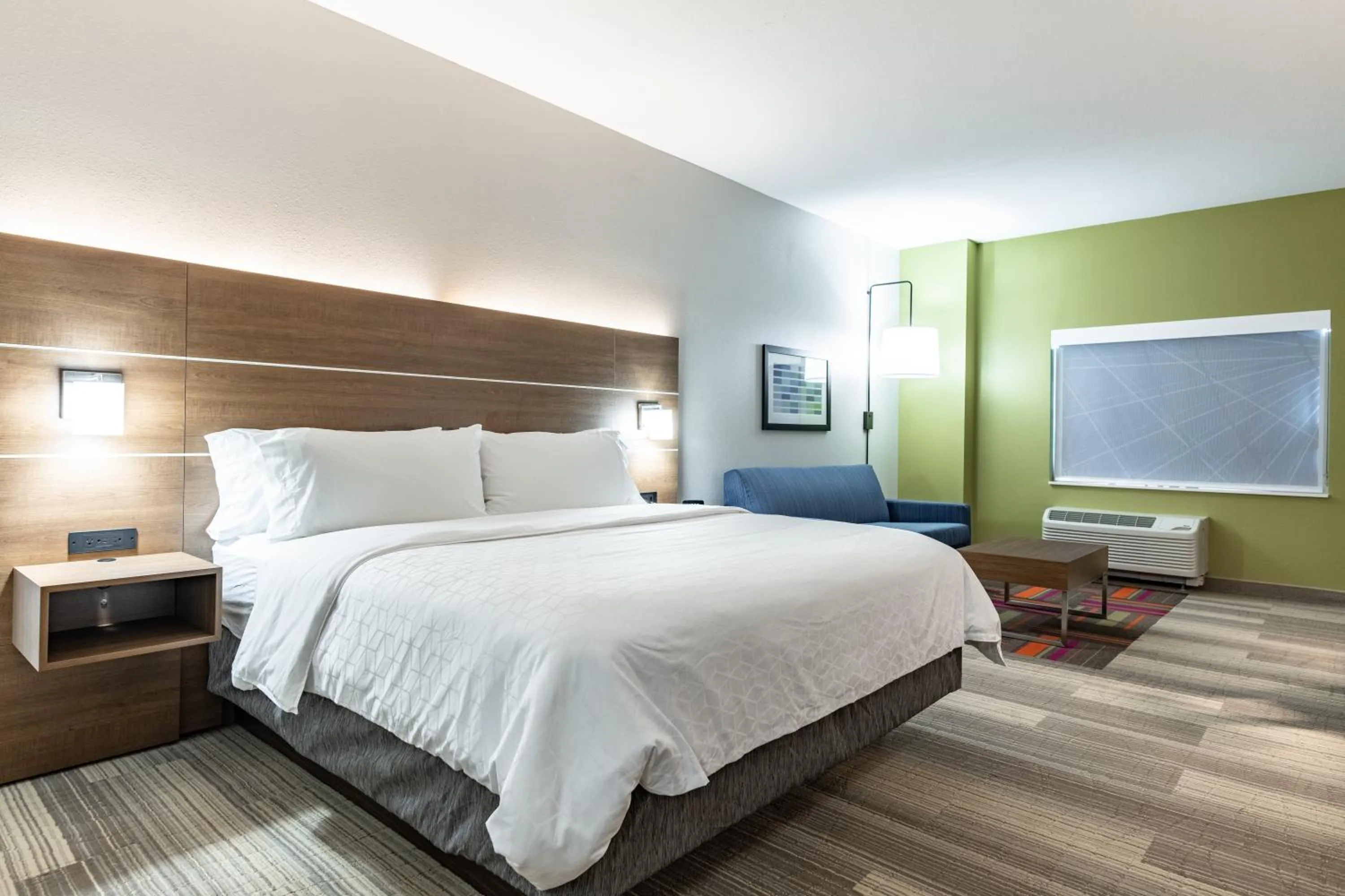 Bedroom, Bed in Holiday Inn Express & Suites - Moundsville by IHG