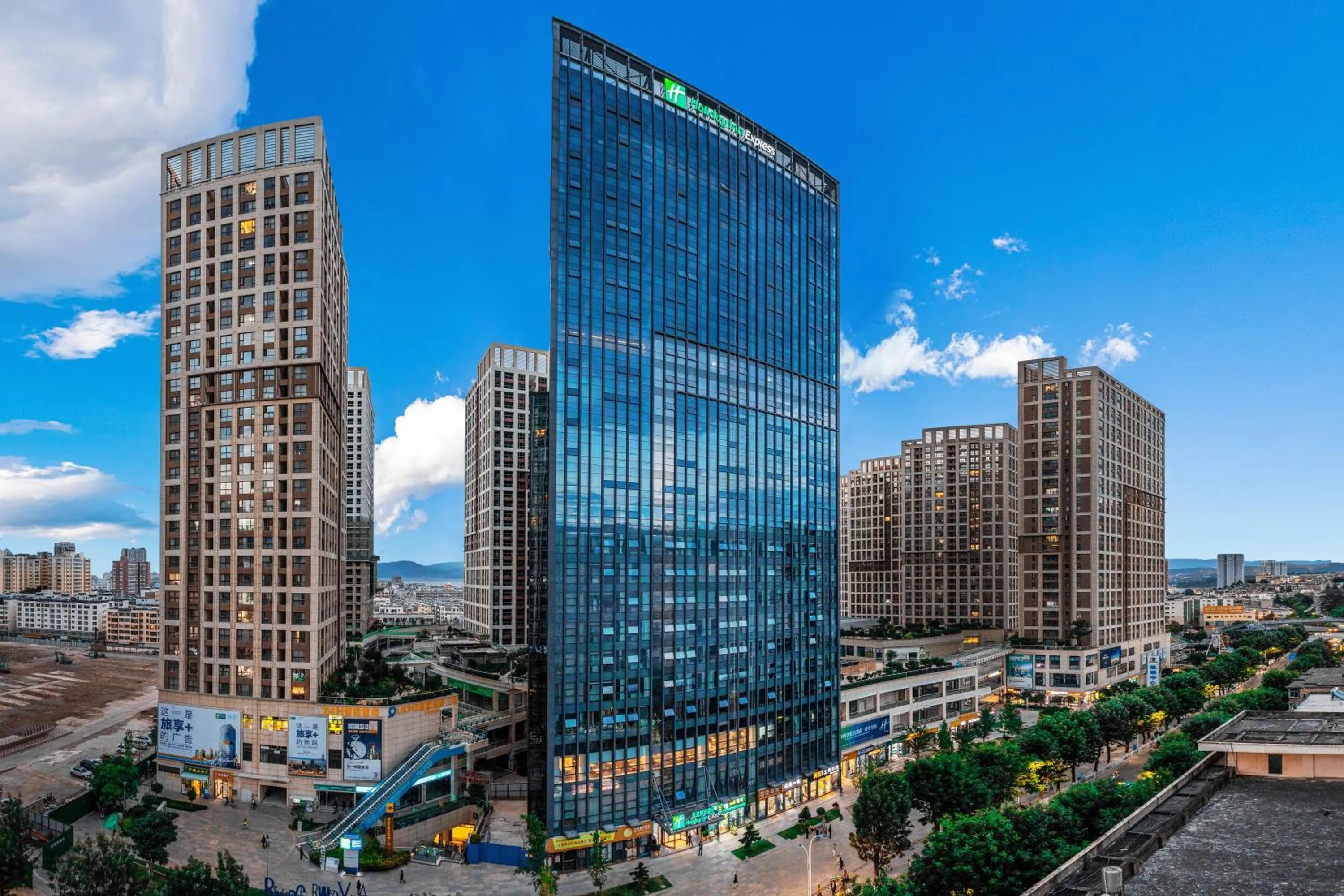 Property building in Holiday Inn Express Dali Xiaguan by IHG
