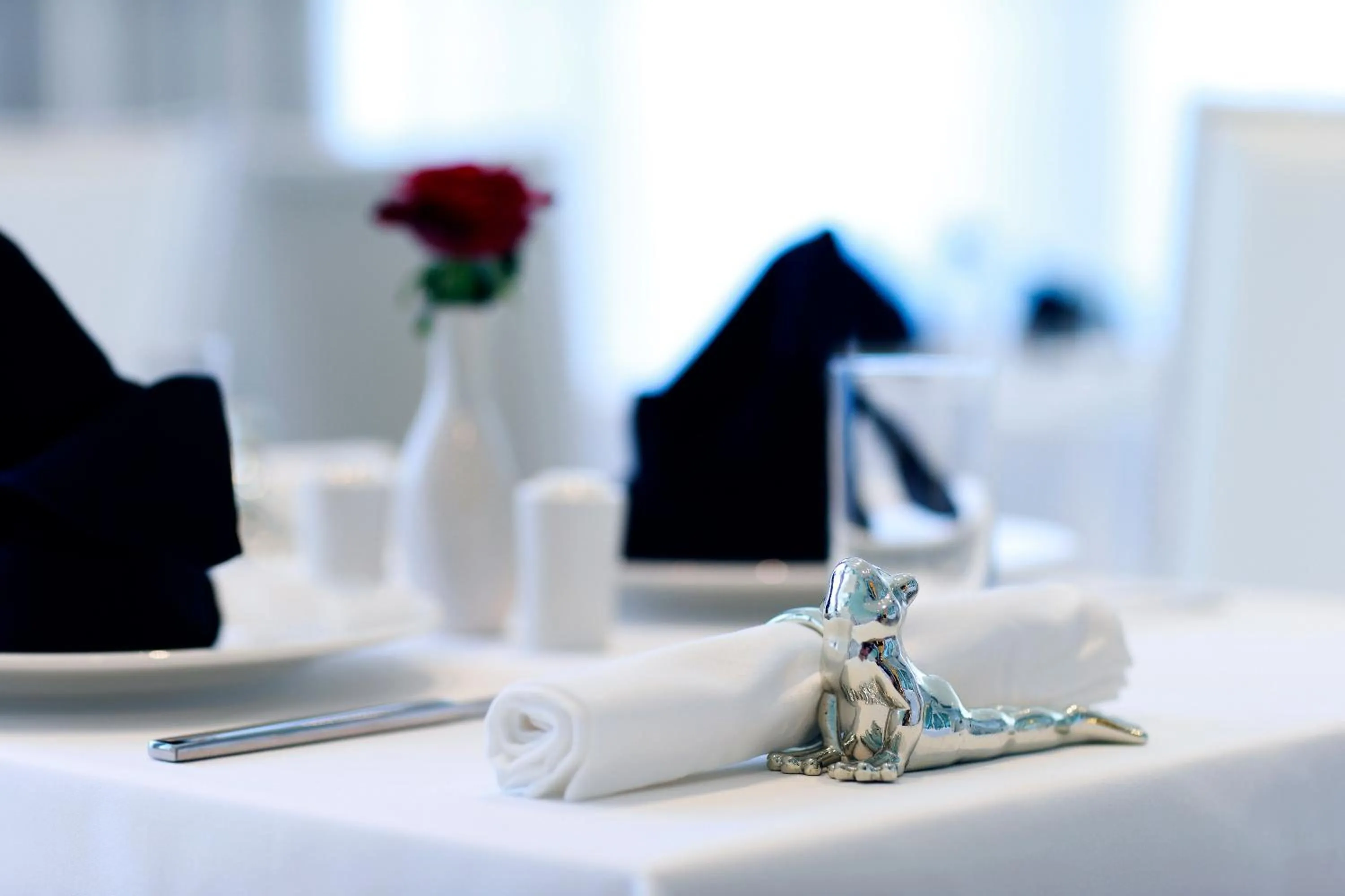 Restaurant/places to eat in Hotel 9