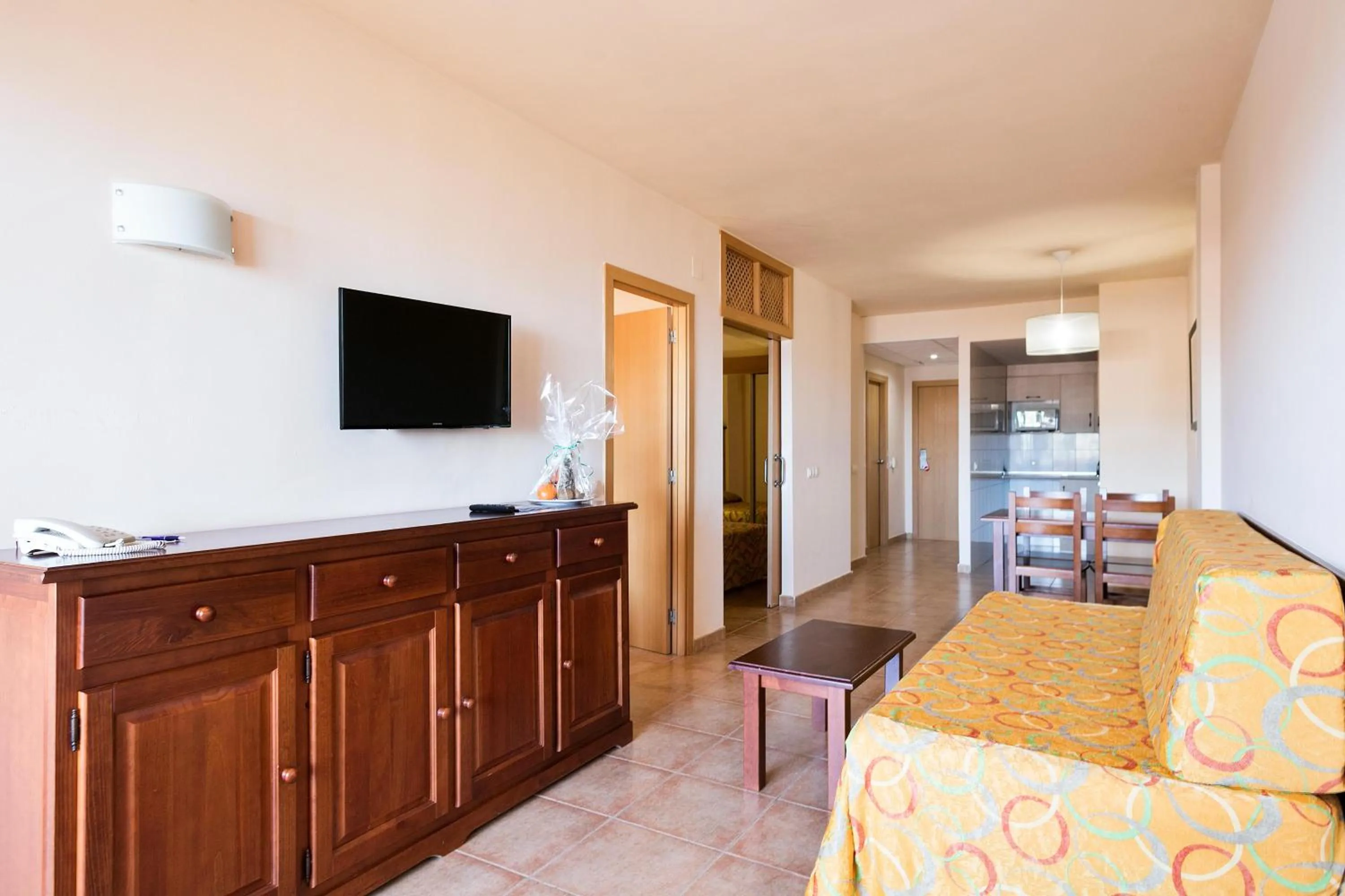 Photo of the whole room in Apartamentos Best Alcazar