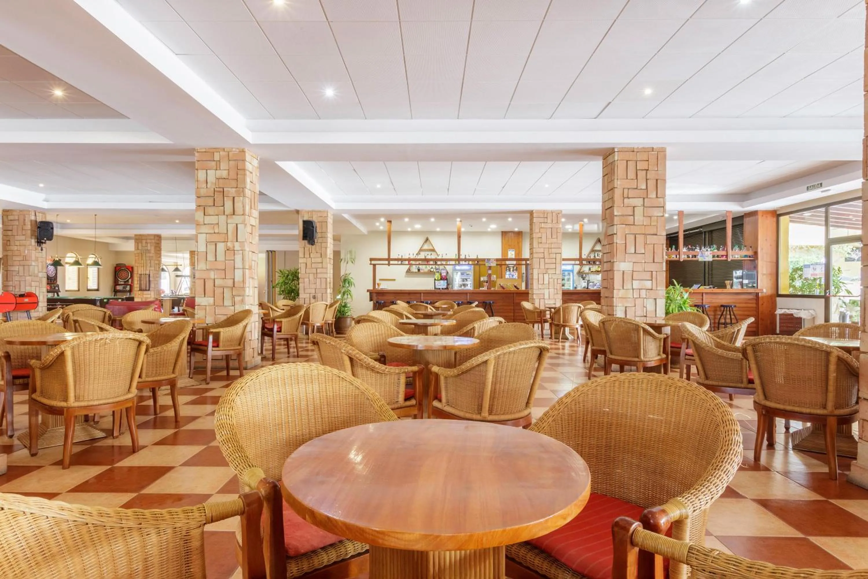 Lounge or bar in Apartamentos Best Alcazar