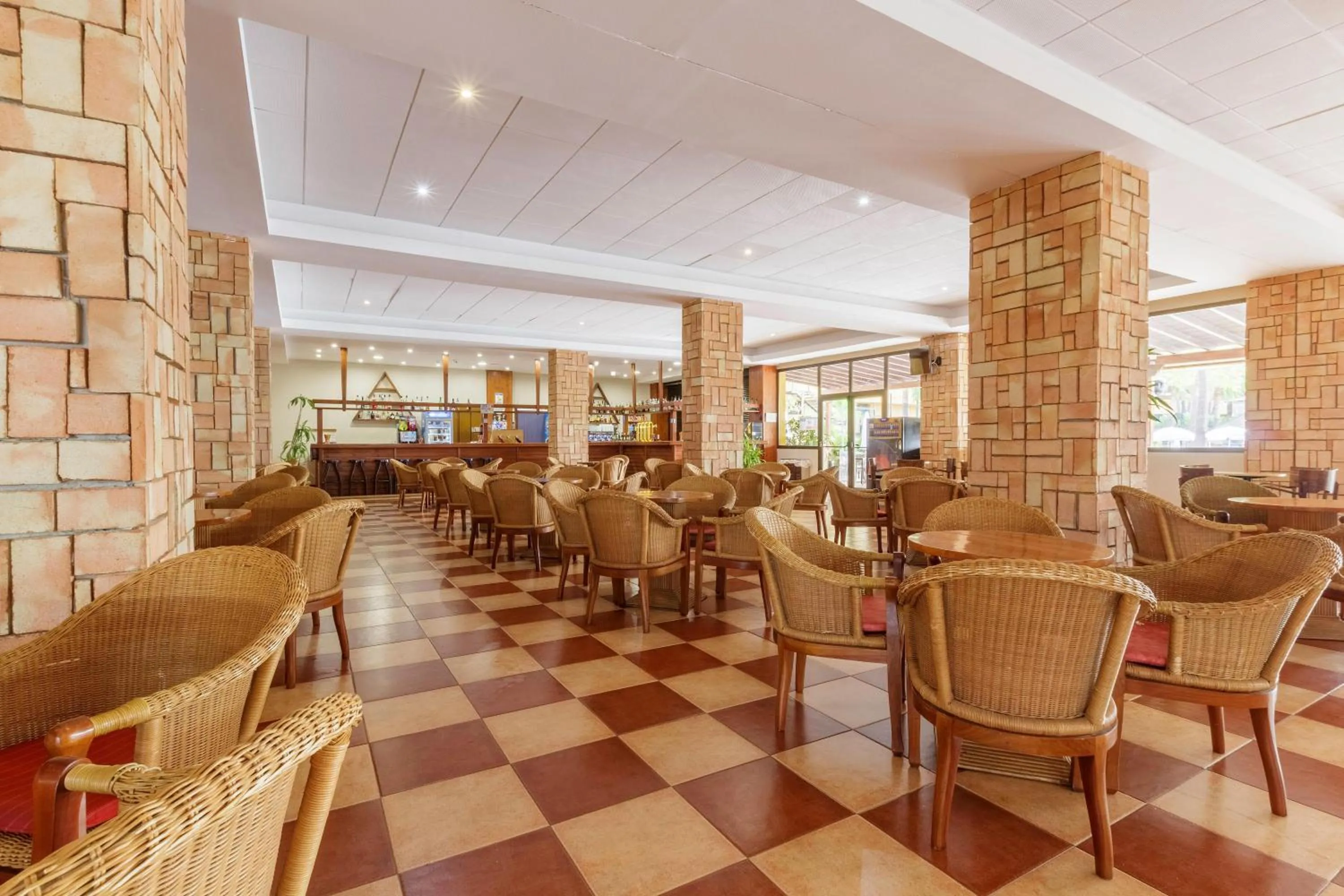 Lounge or bar in Apartamentos Best Alcazar