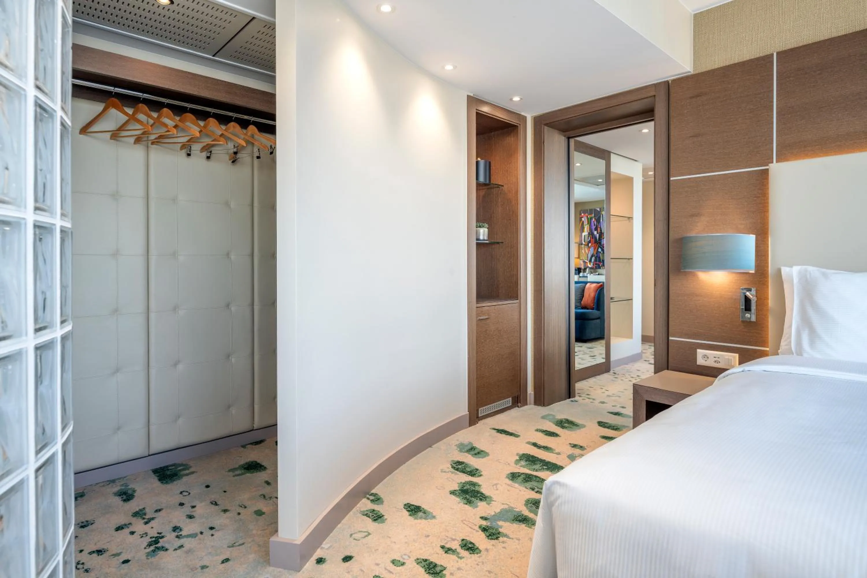 Bedroom, Bed in Hilton Geneva Hotel and Conference Centre