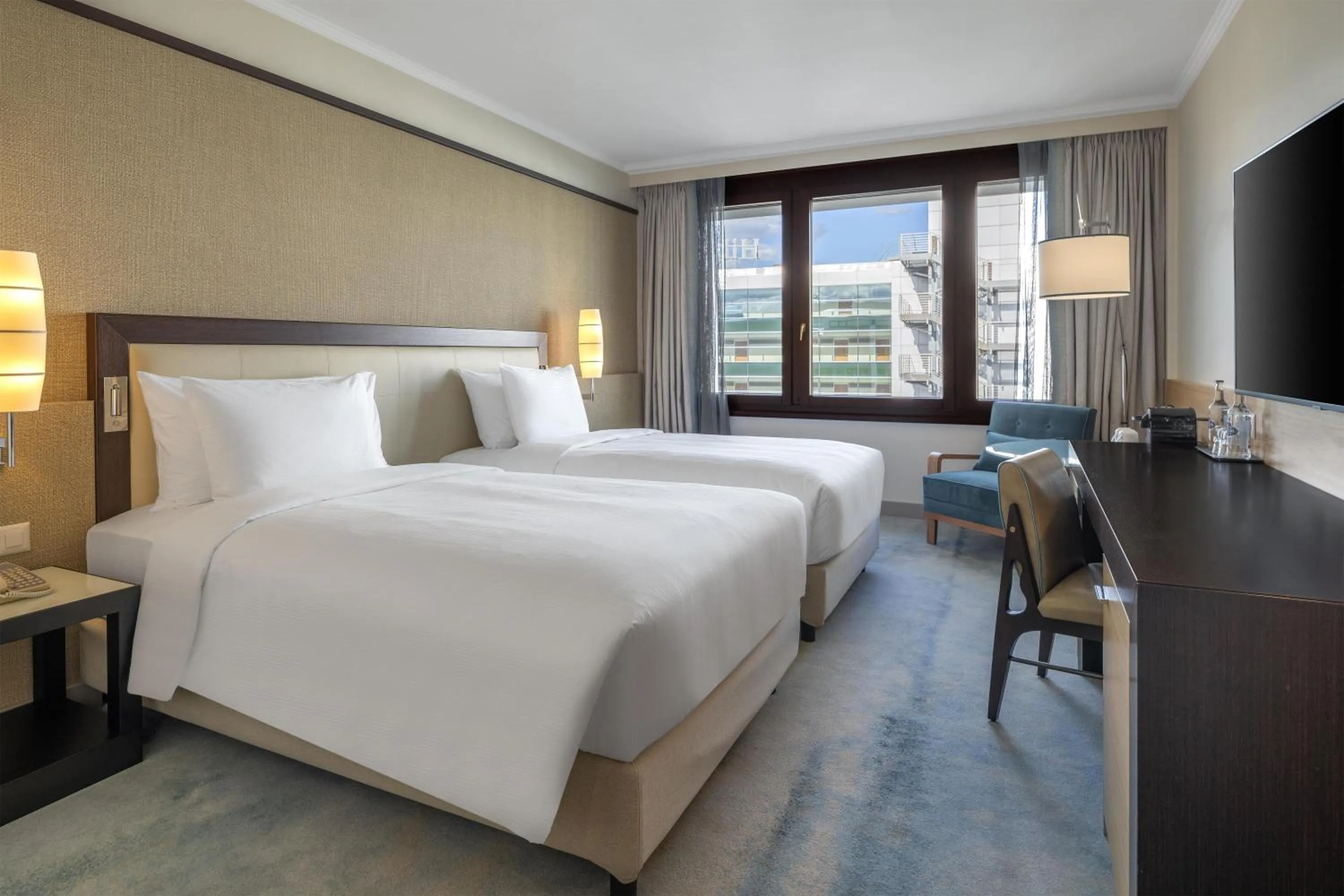 Bed in Hilton Geneva Hotel and Conference Centre