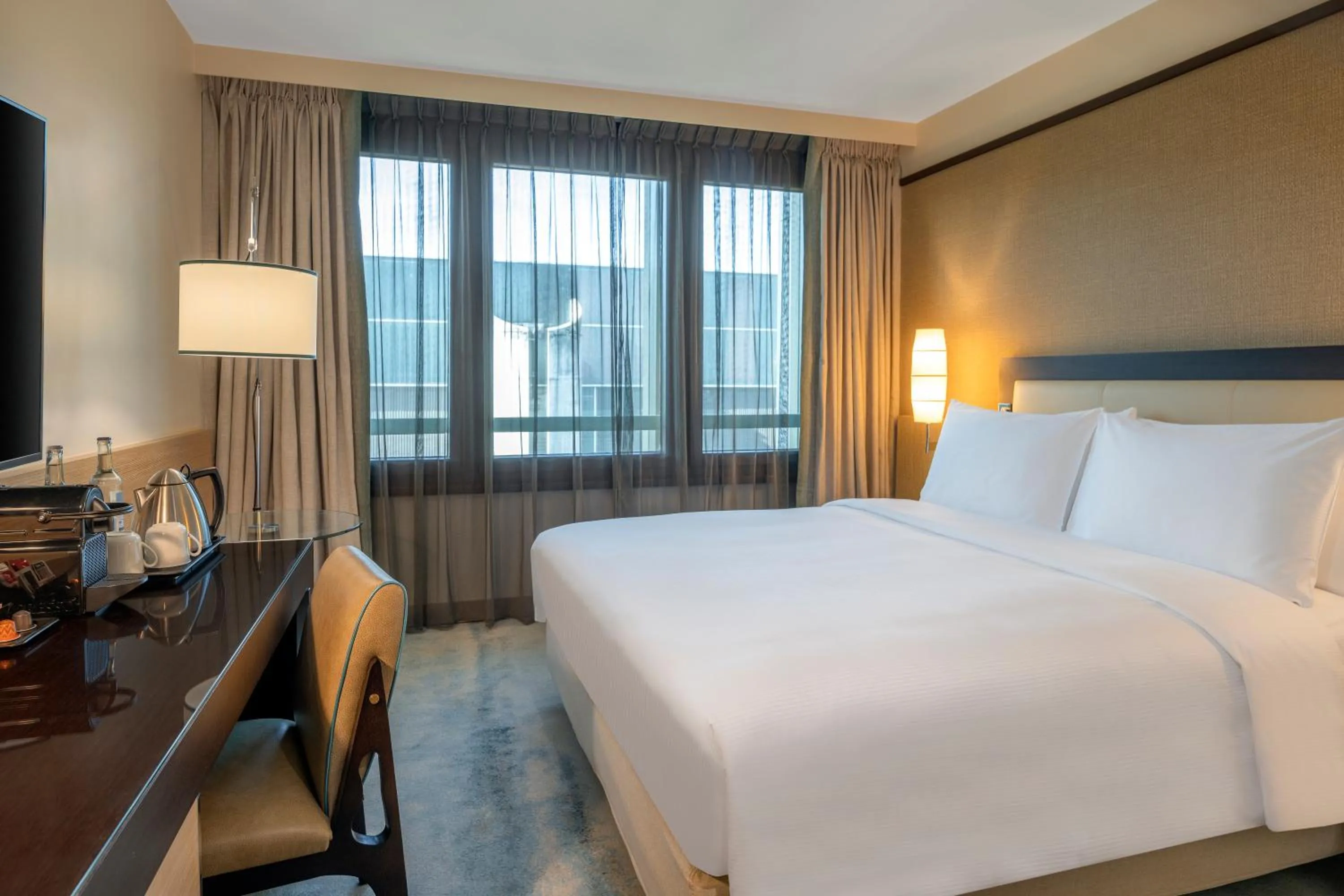 Bedroom, Bed in Hilton Geneva Hotel and Conference Centre