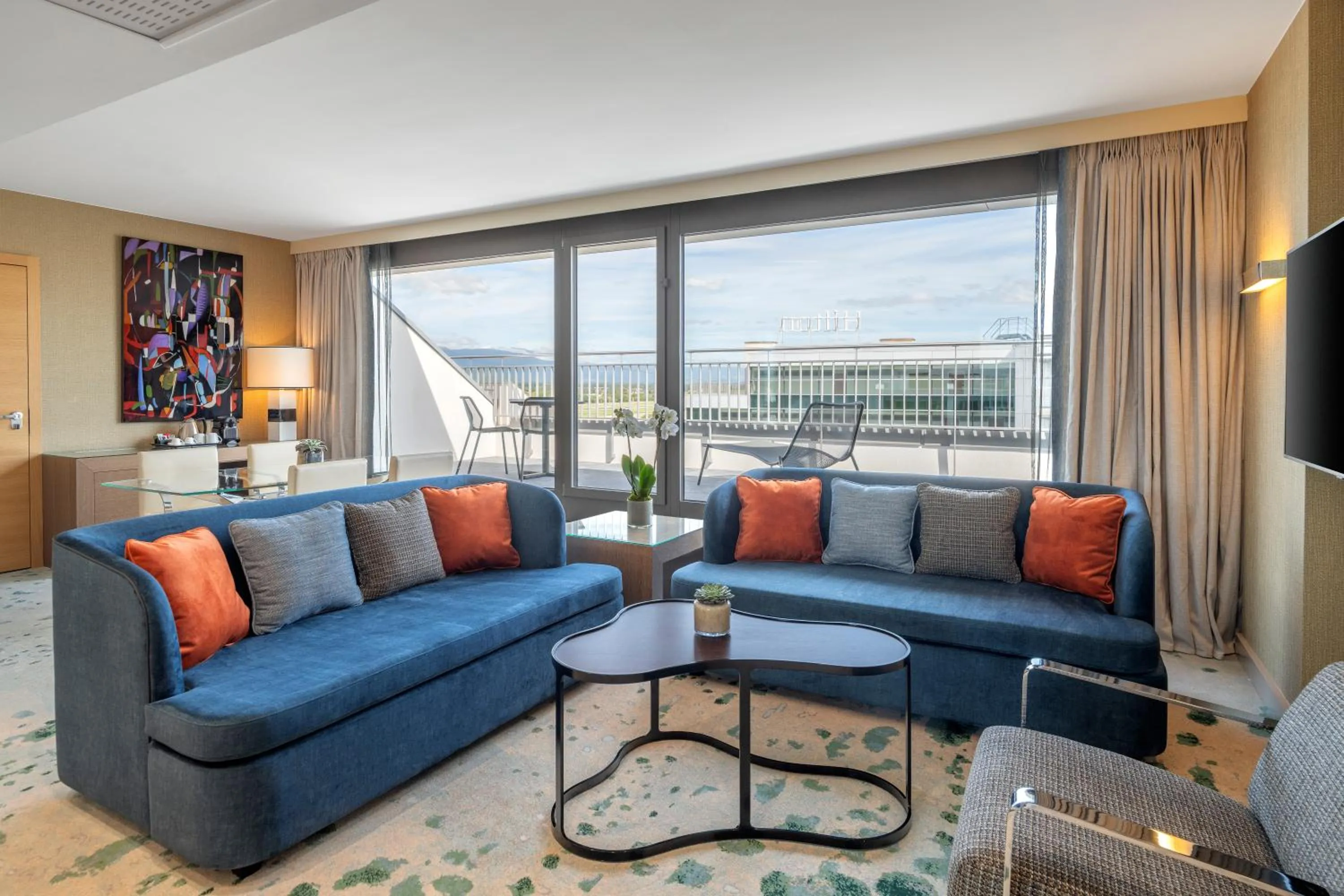 Living room in Hilton Geneva Hotel and Conference Centre