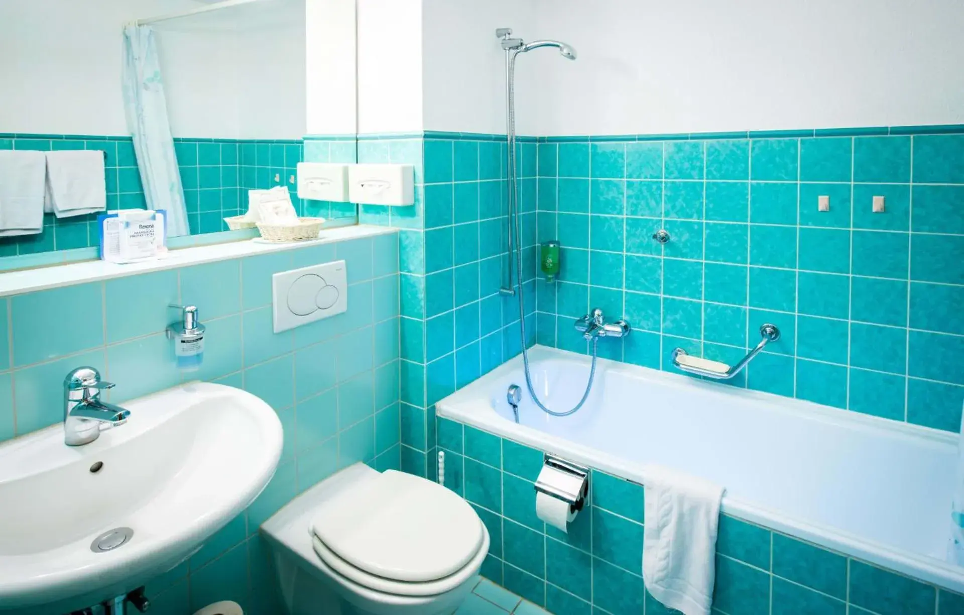 Premium Quadruple Room in Badehotel Salina Maris – Wellness & Vintage Premium Quadruple Room in Badehotel Salina Maris – Wellness & Vintage