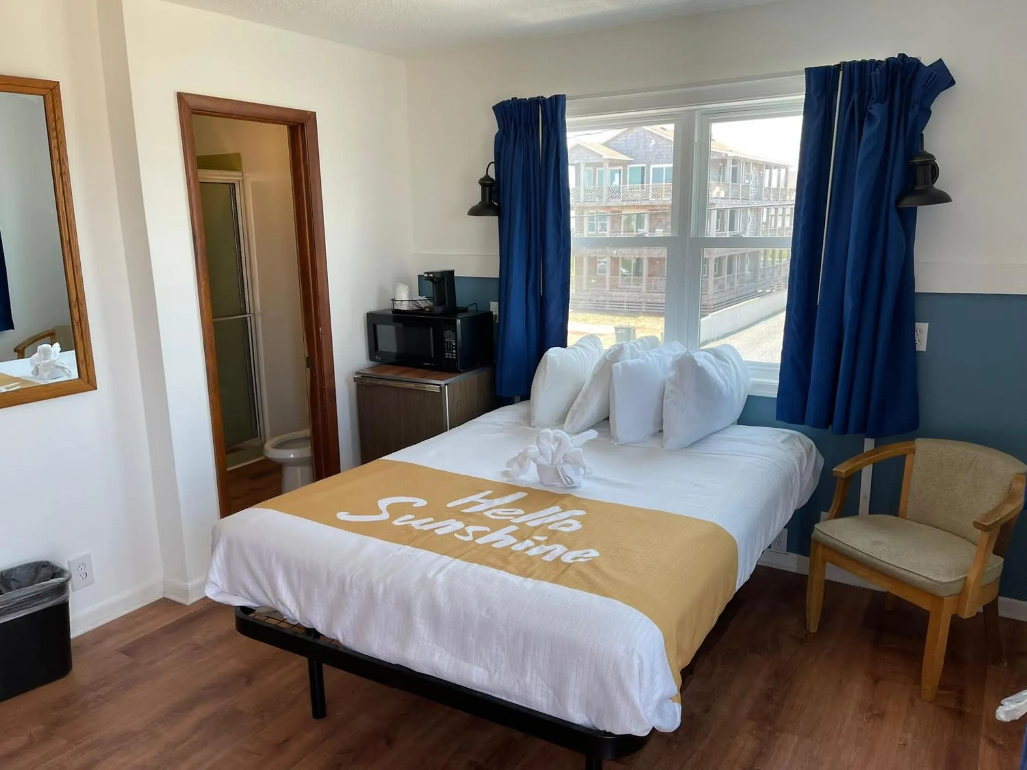 Bed in Blue Heron Motel