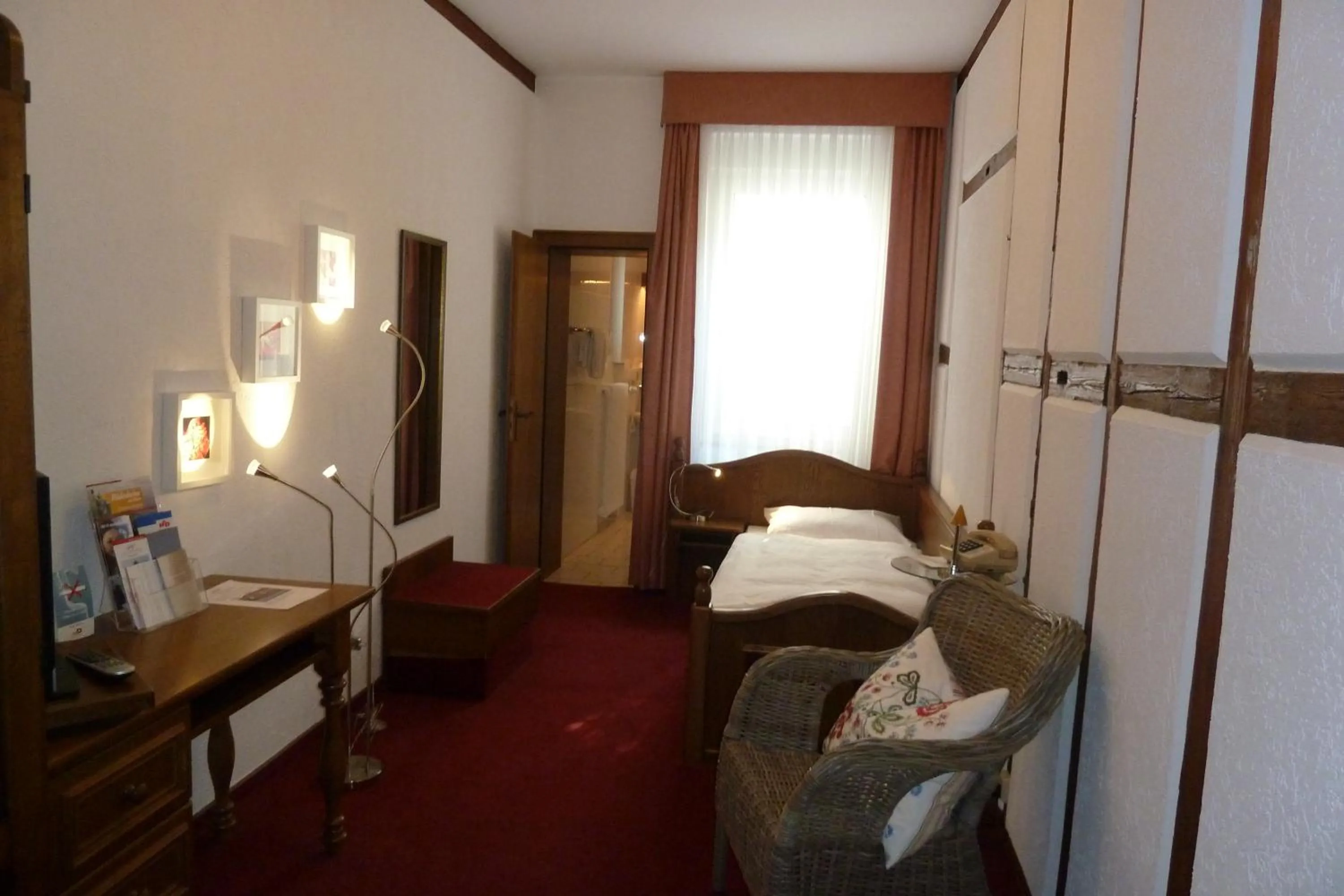 Photo of the whole room, Bed in Berg´s Backpacker