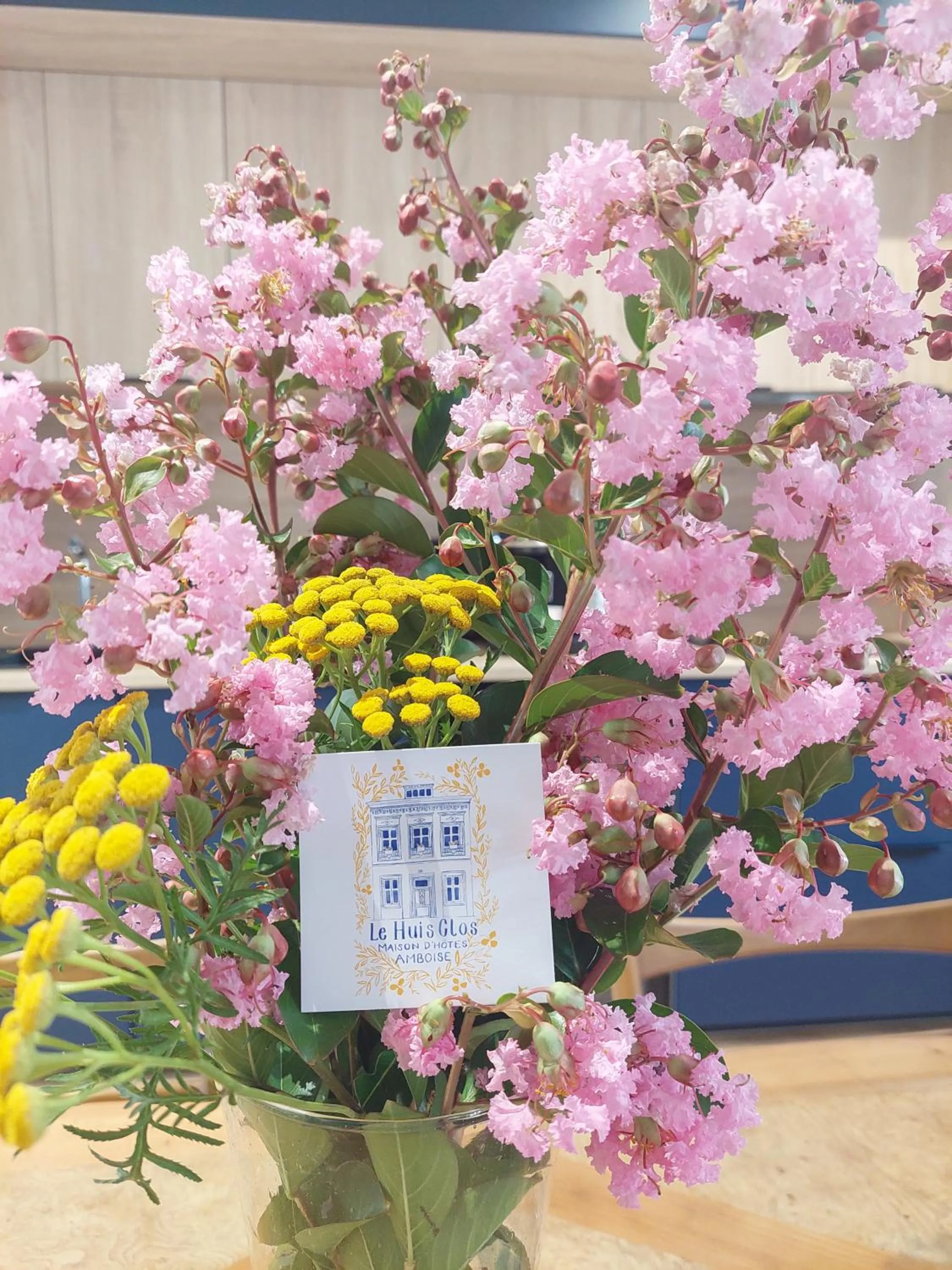 Property logo or sign in Le Huis Clos