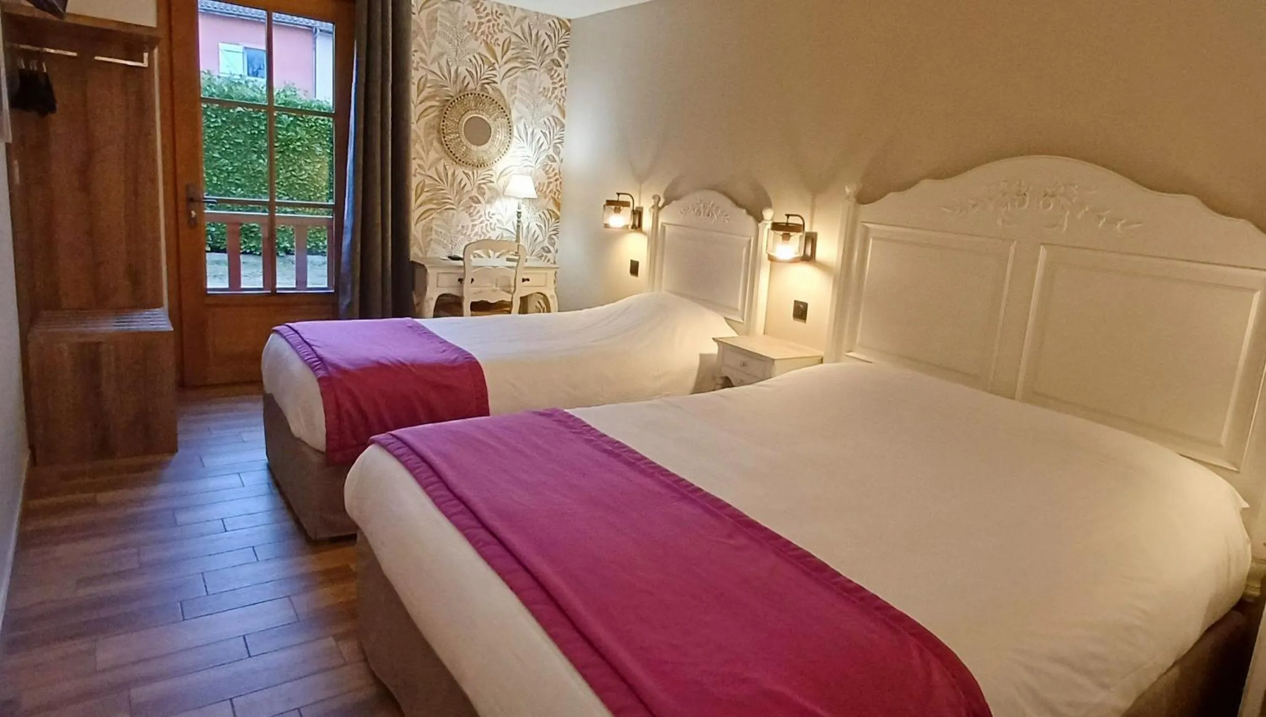 Bed in Hotel Village Motel