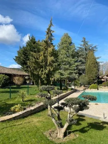 Swimming pool in Hotel Village Motel