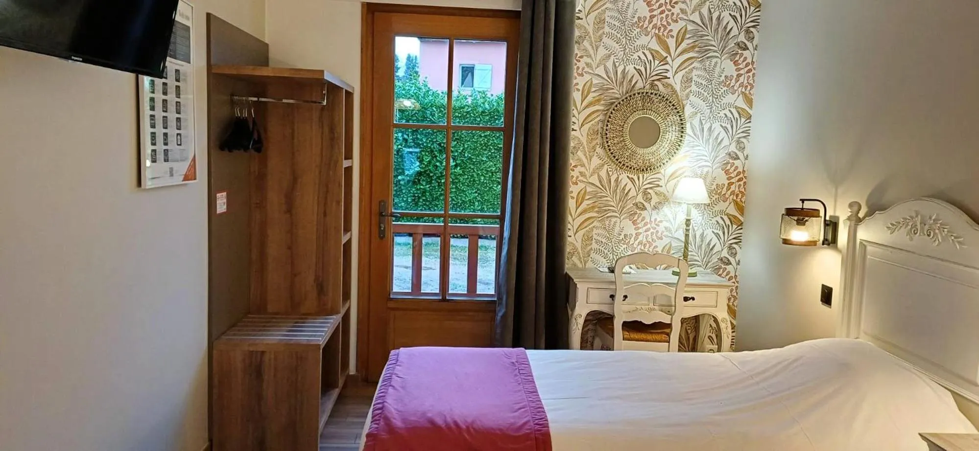 Bed in Hotel Village Motel