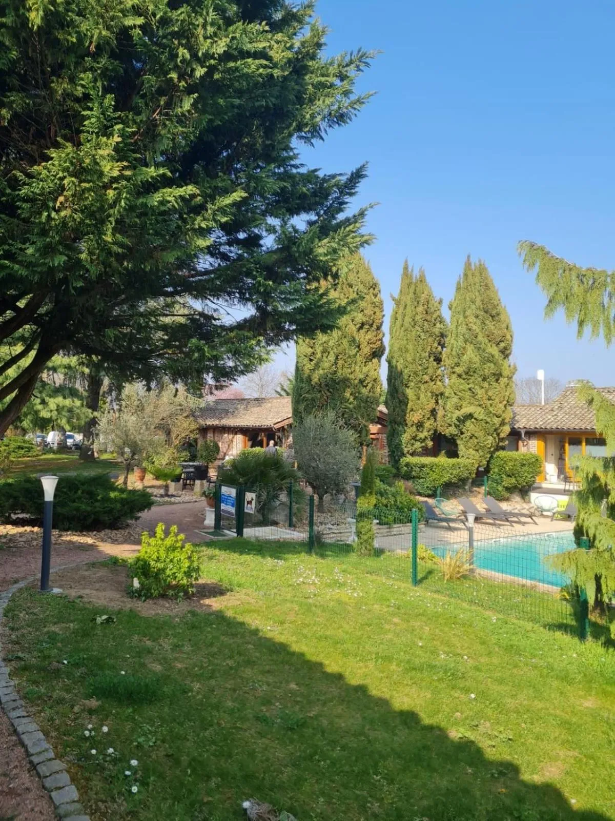 Swimming pool in Hotel Village Motel