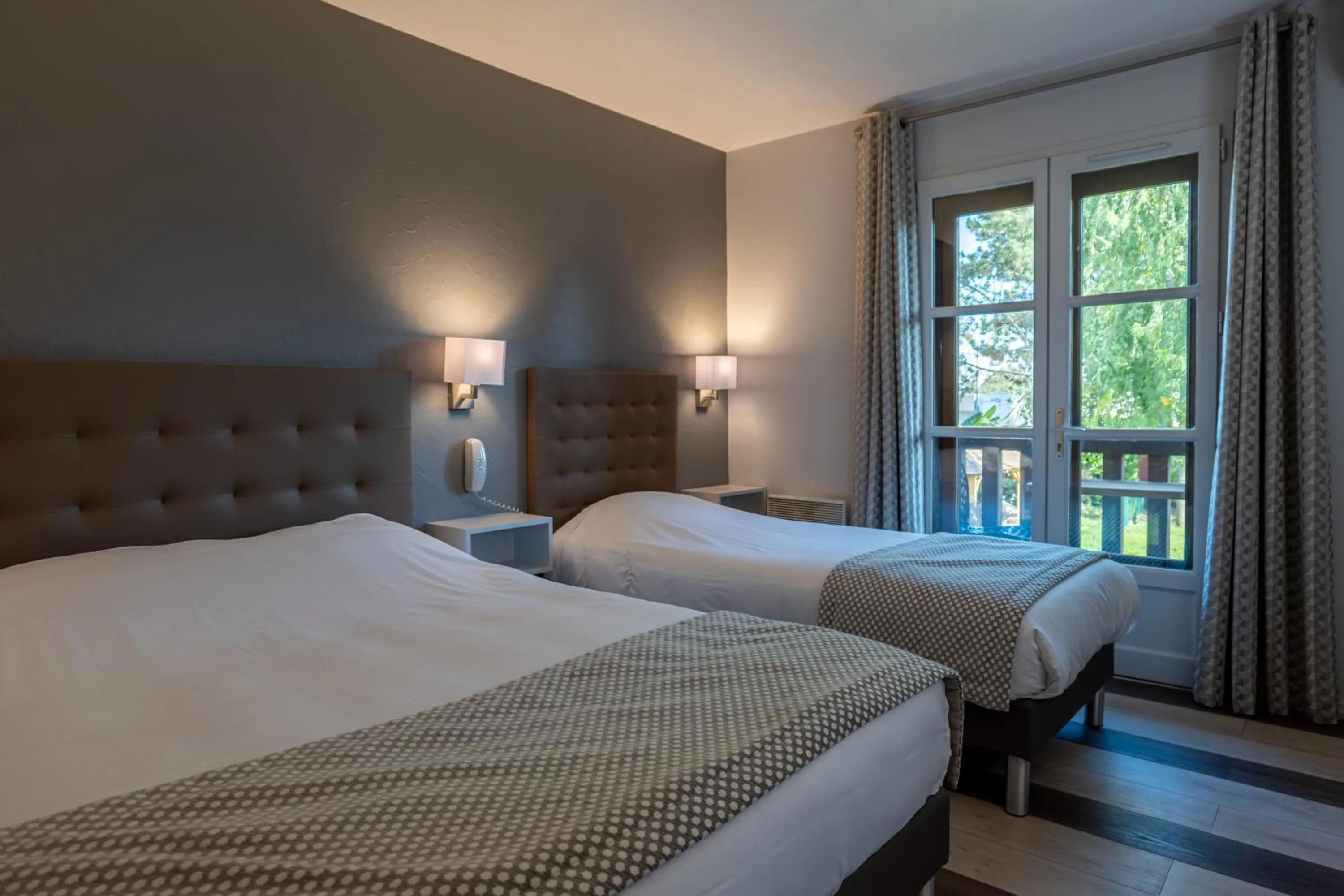 Bed in Hotel Village Motel