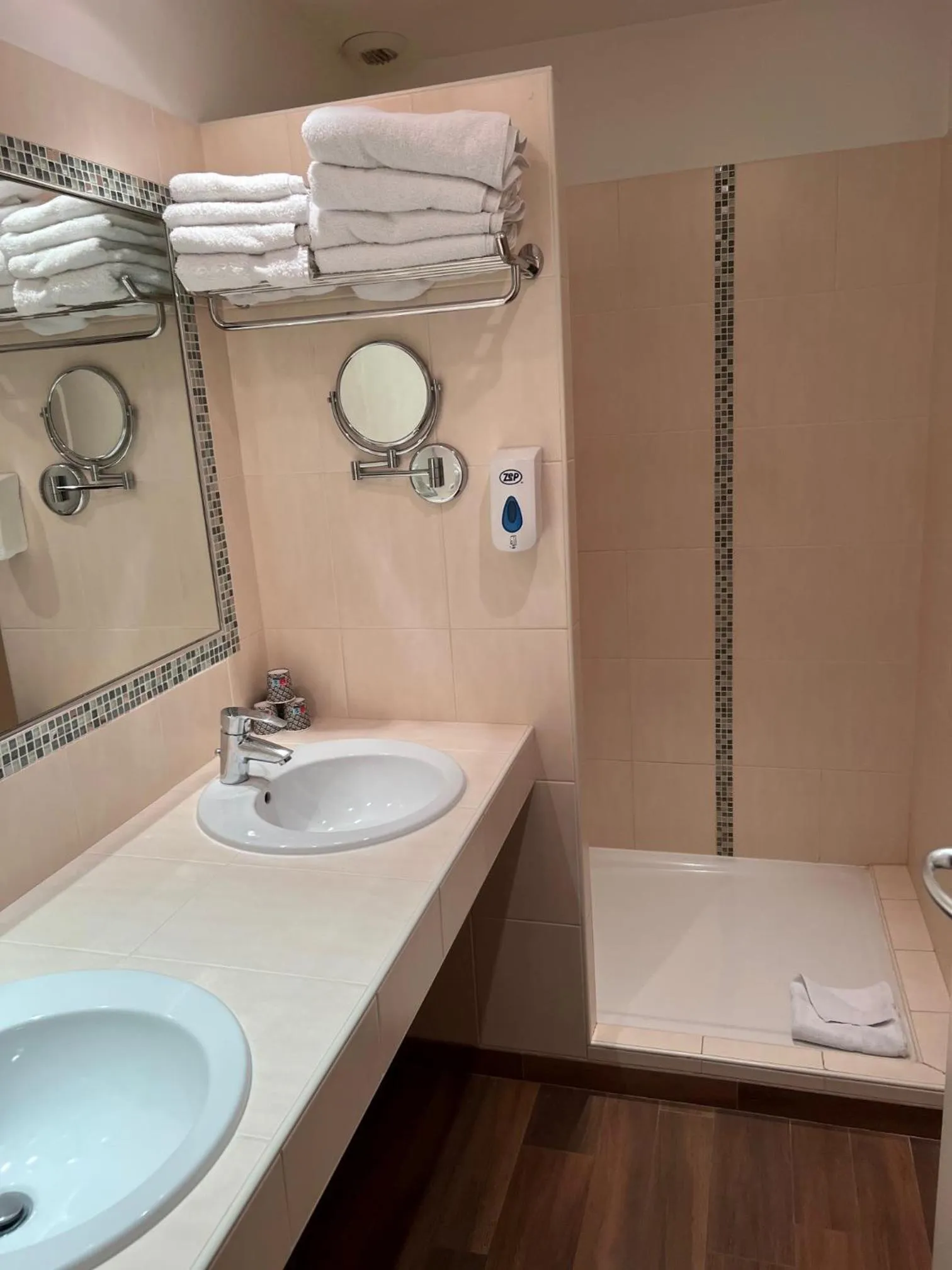 Bathroom in Hotel Village Motel