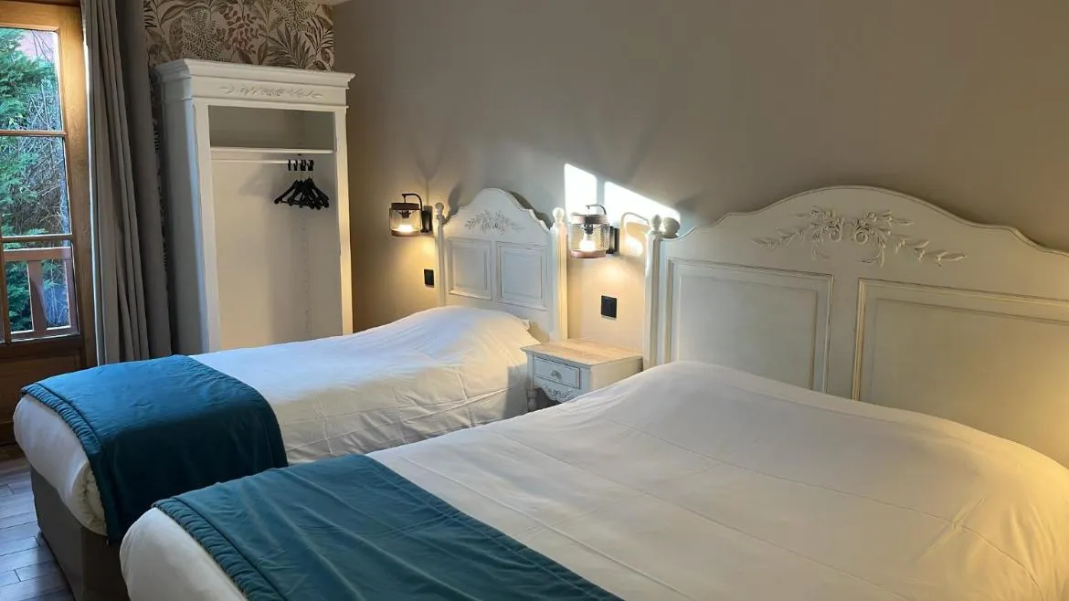 Bed in Hotel Village Motel