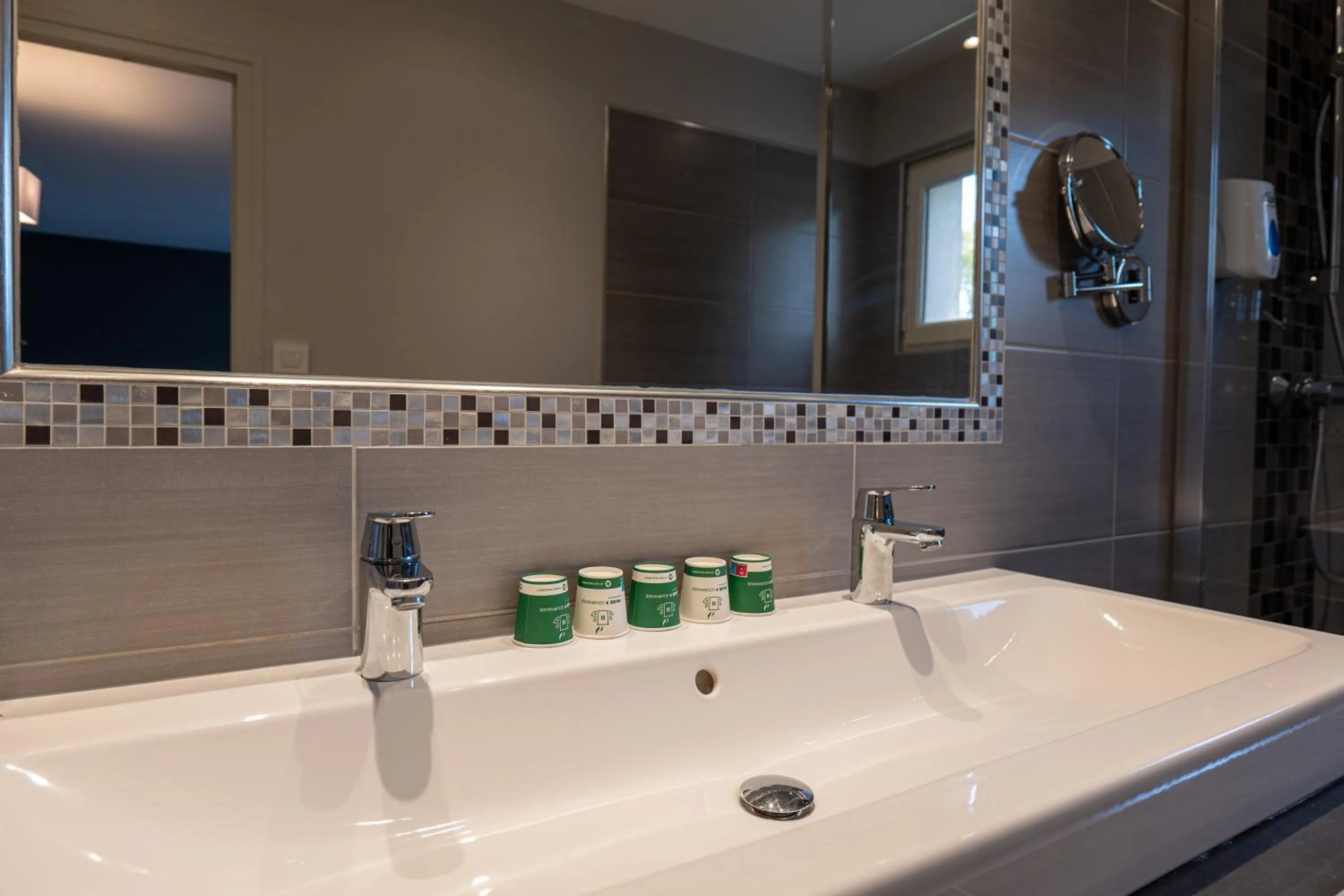 Bathroom in Hotel Village Motel