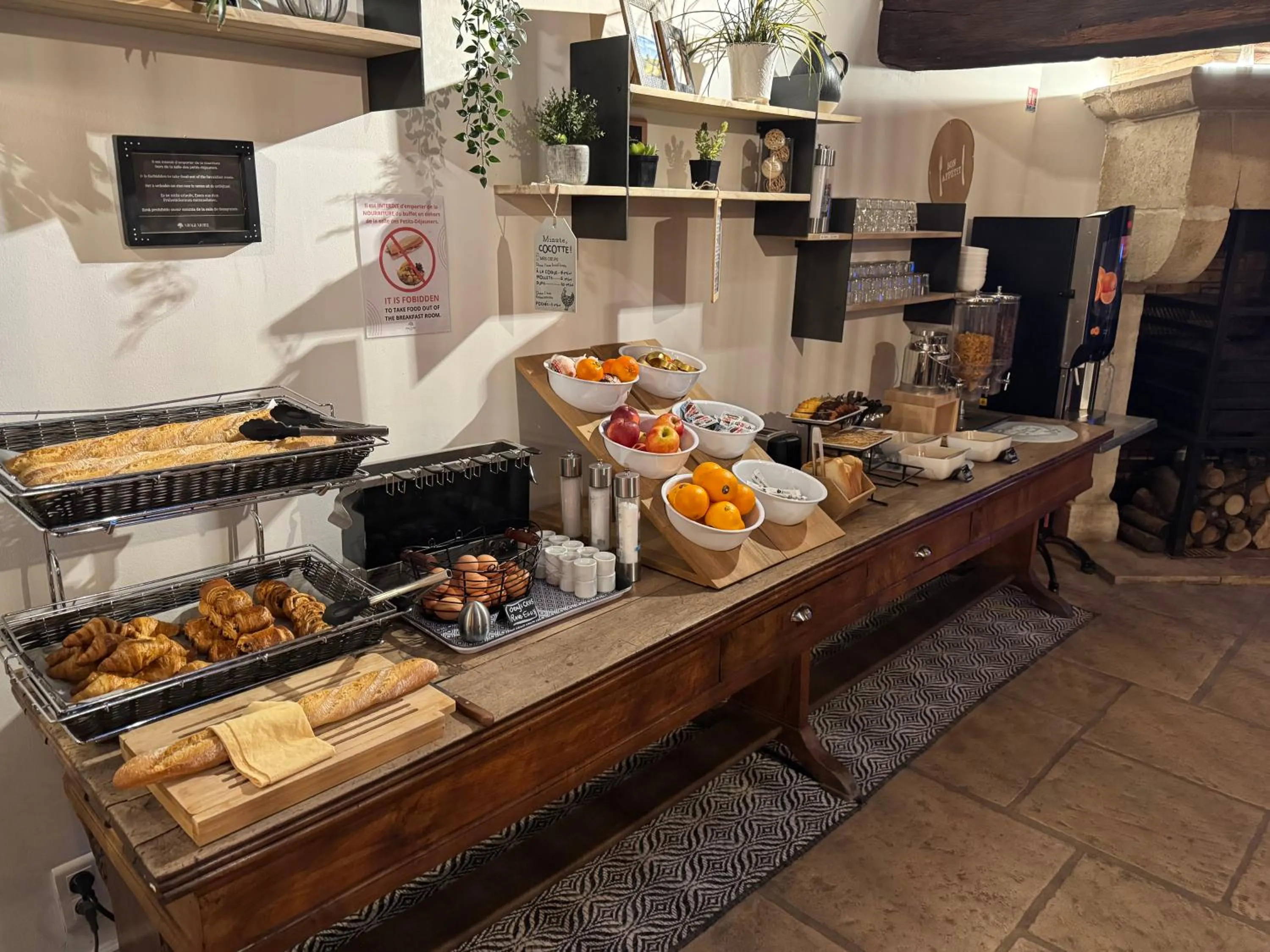 Food in Hotel Village Motel