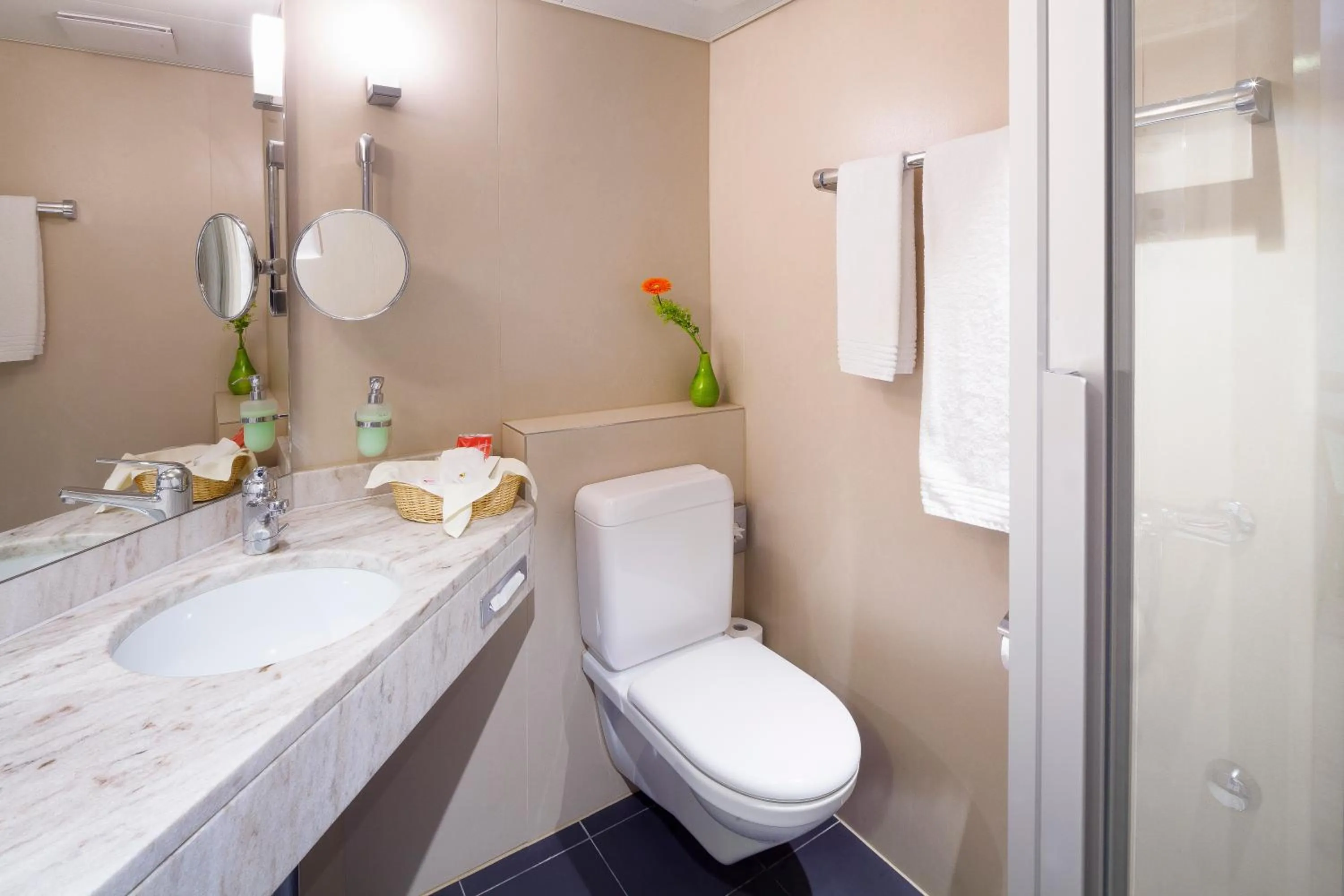 Bathroom in Ramada by Wyndham Baden Hotel du Parc