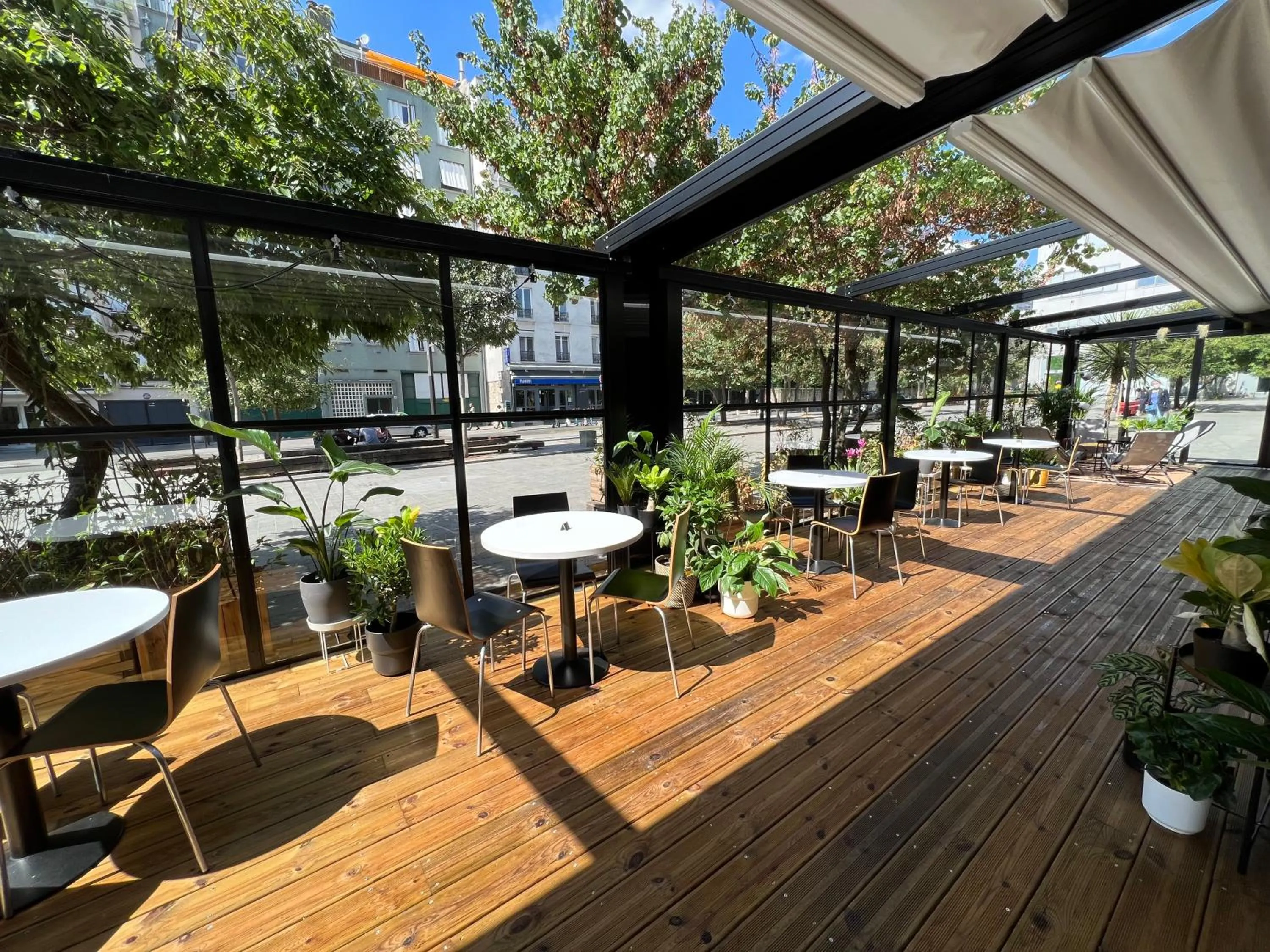 Patio in Auberge de Jeunesse HI Paris Yves Robert