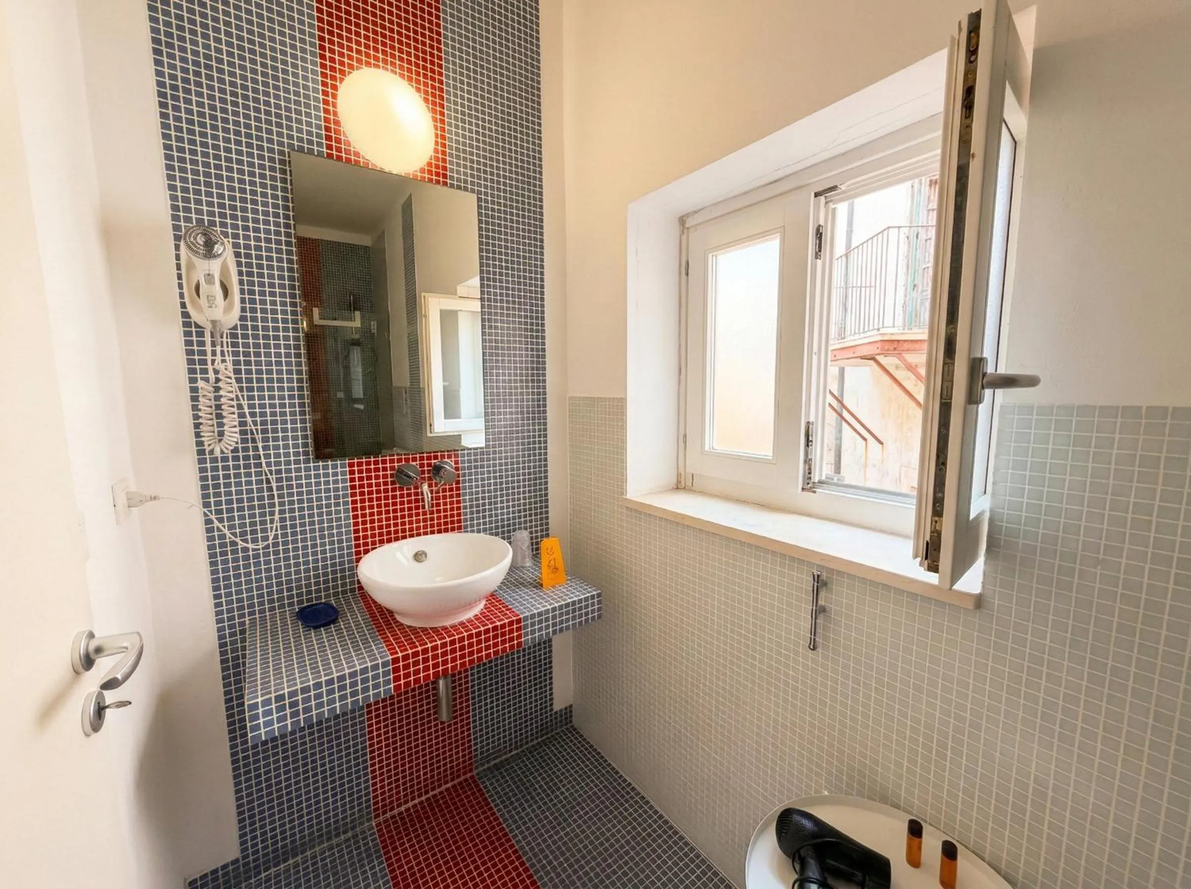 Toilet in Ortigia Mastrarua rooms