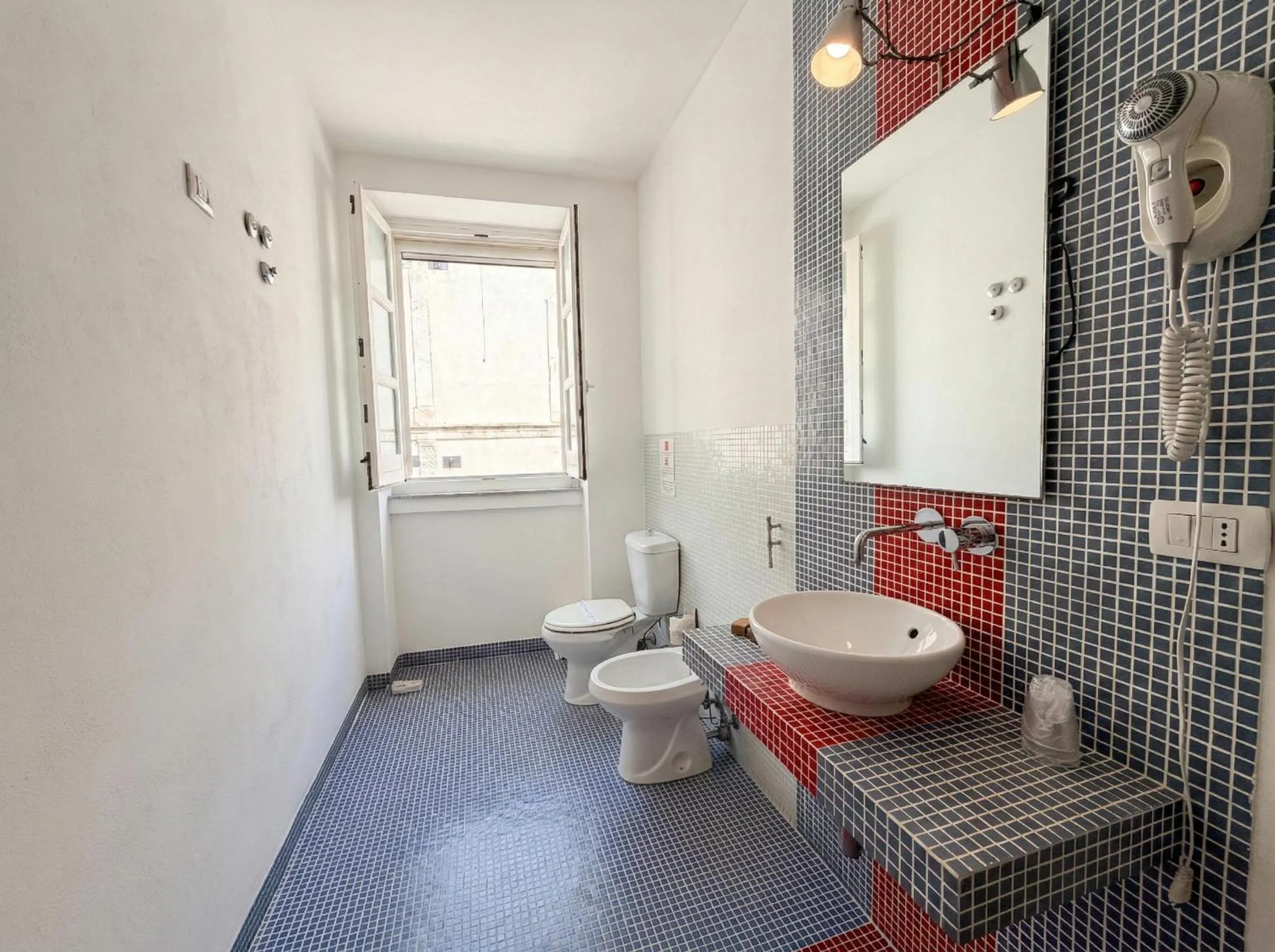 Toilet in Ortigia Mastrarua rooms