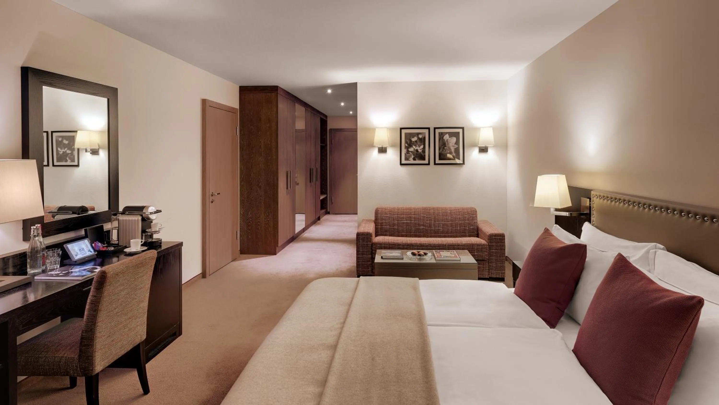 Photo of the whole room, Bed in Morosani Schweizerhof