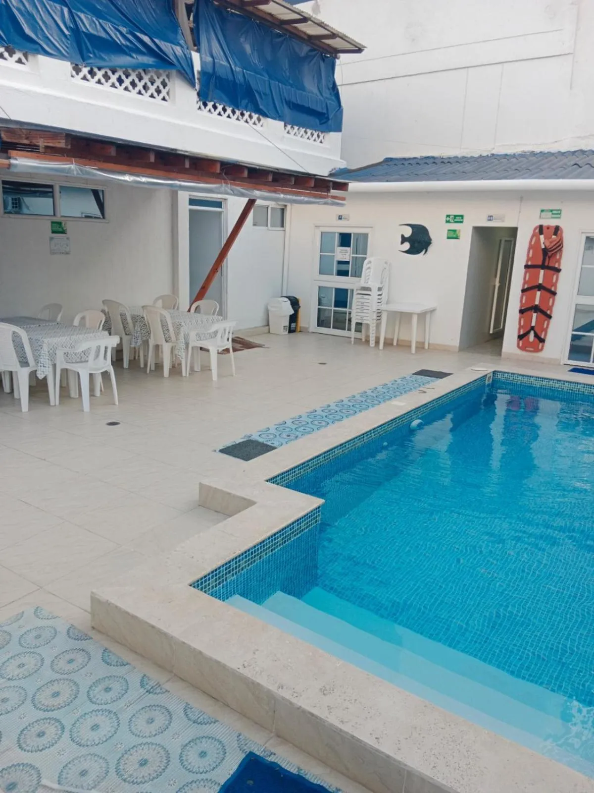 Restaurant/places to eat in Mar de Indias House