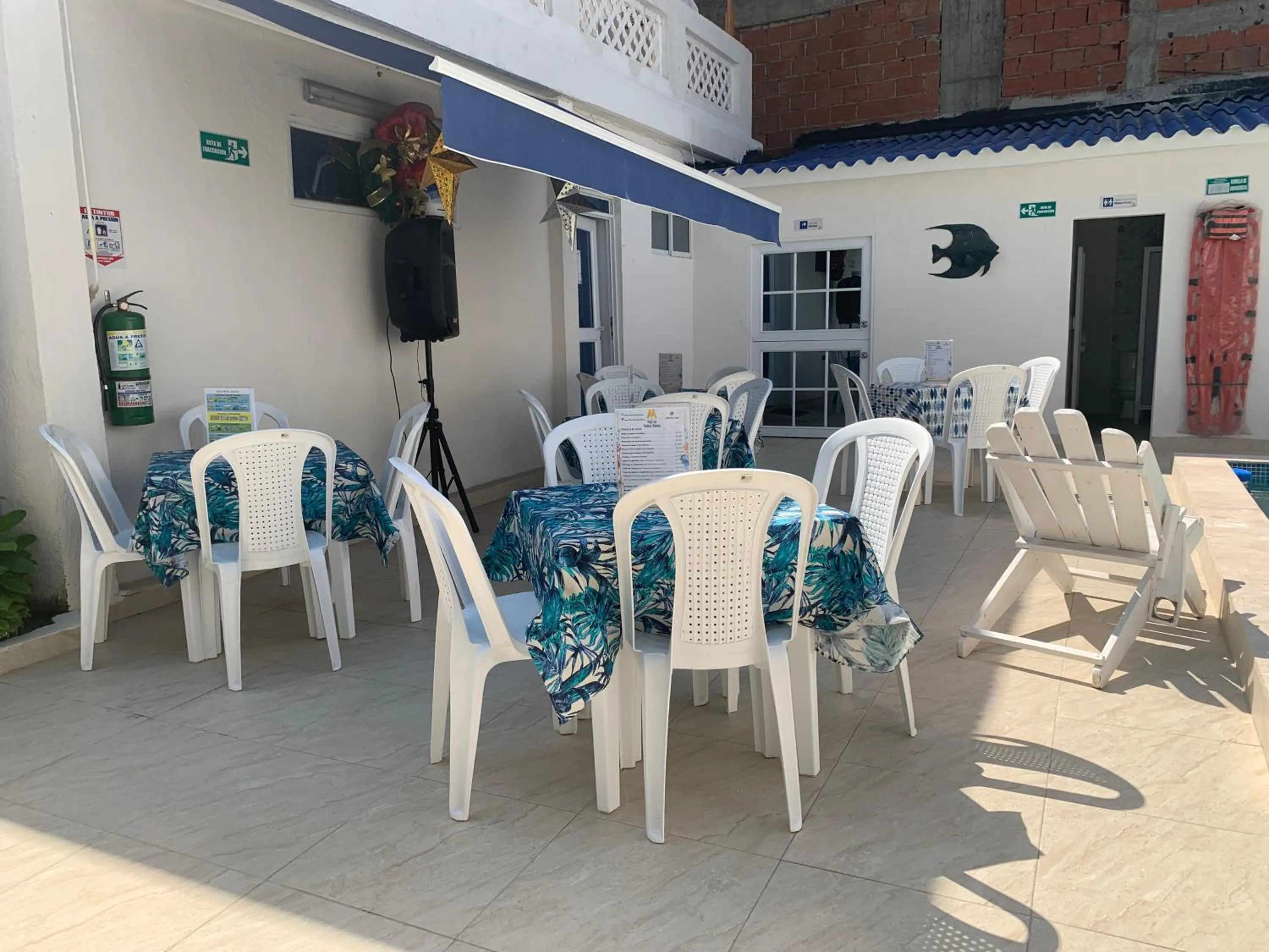 Restaurant/places to eat in Mar de Indias House