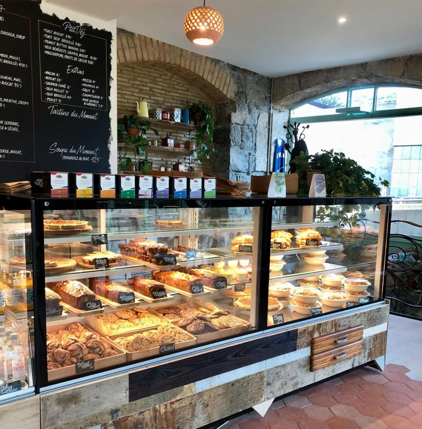 Coffee/tea facilities in Hotel Montbrillant
