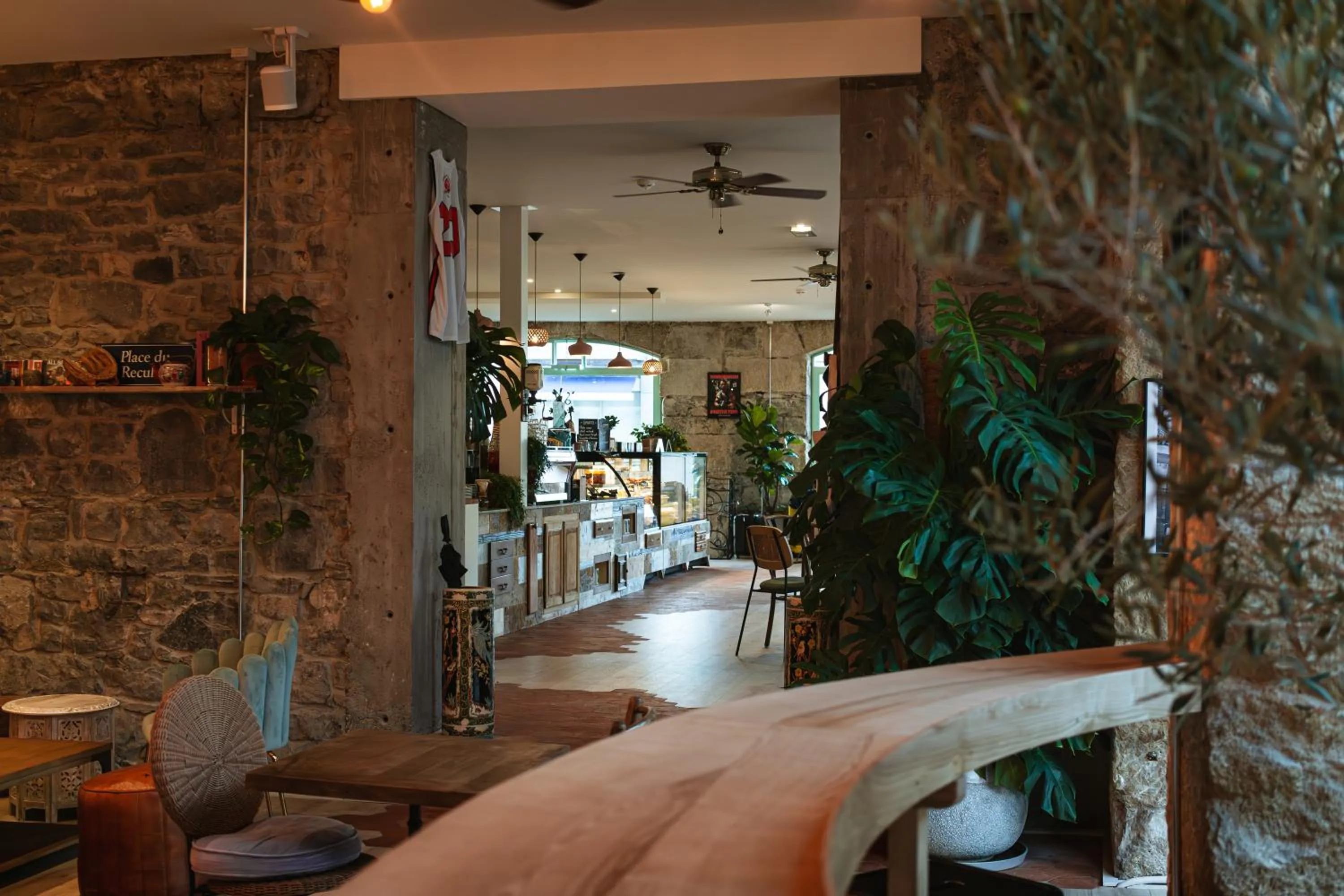 Restaurant/places to eat in Hotel Montbrillant