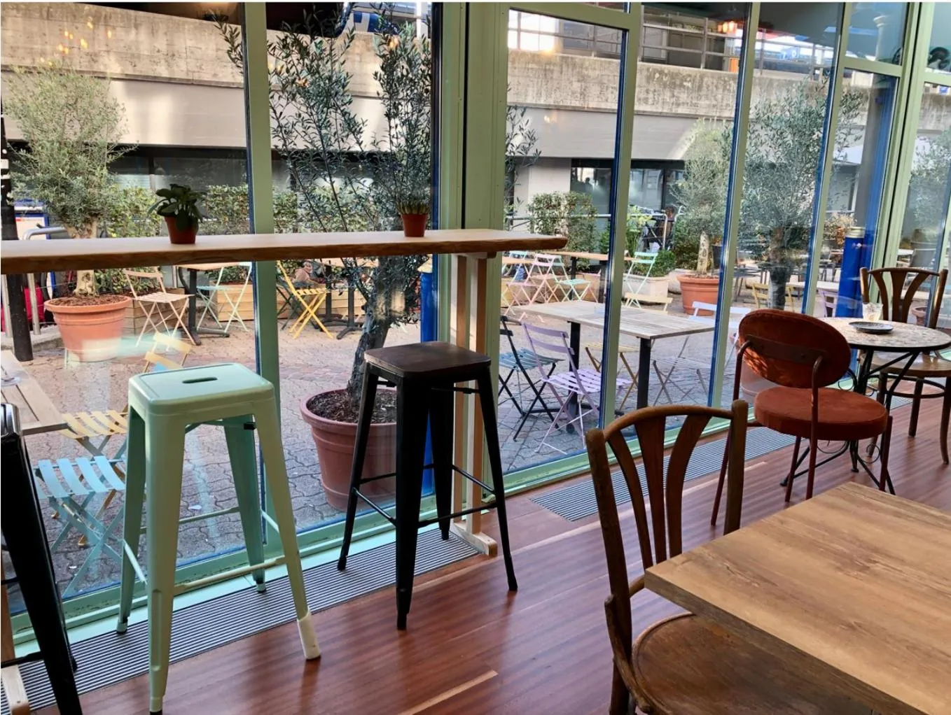 Restaurant/places to eat in Hotel Montbrillant