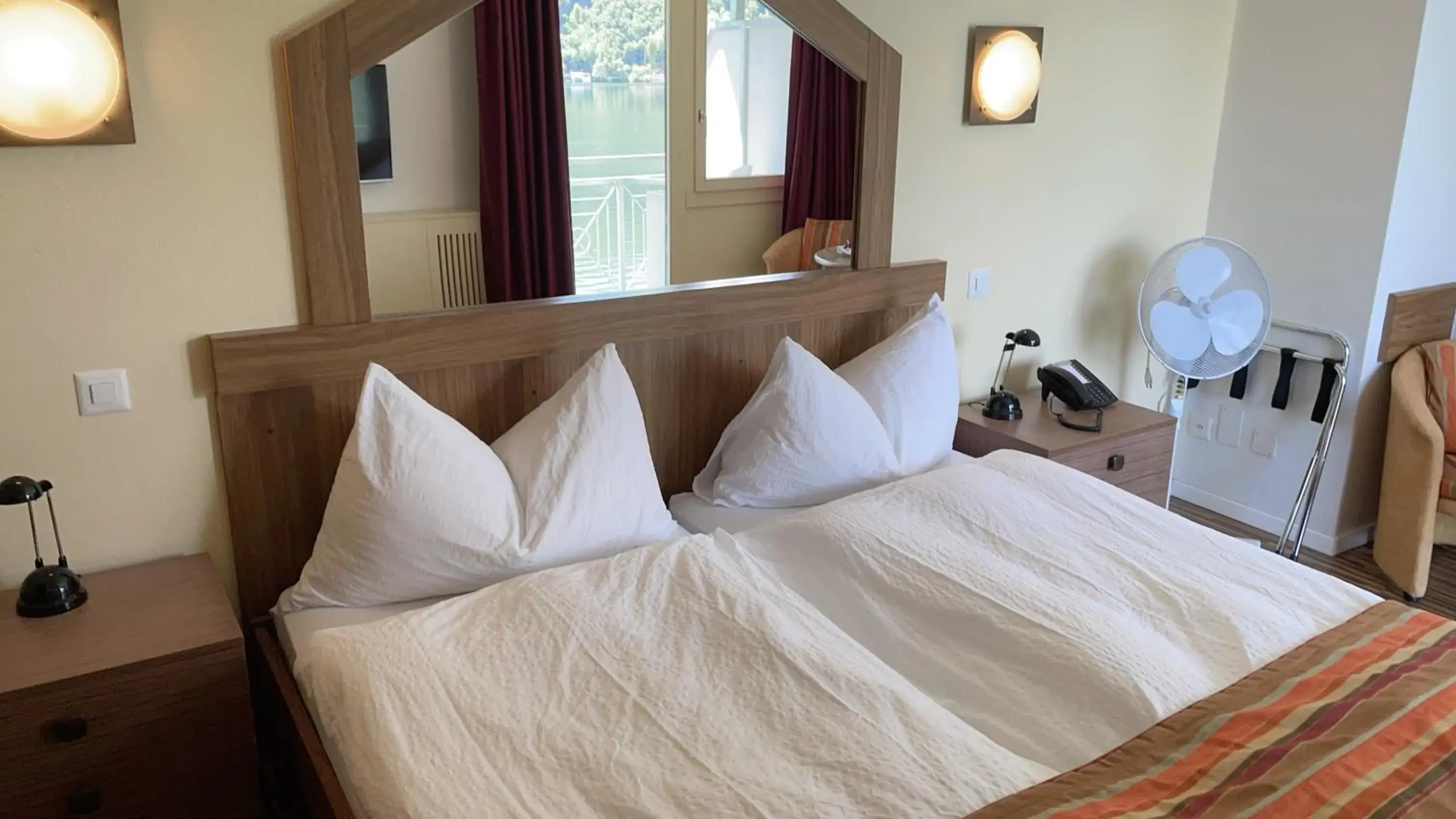 Standard Twin Room in Tresa Bay Hotel Standard Twin Room in Tresa Bay Hotel