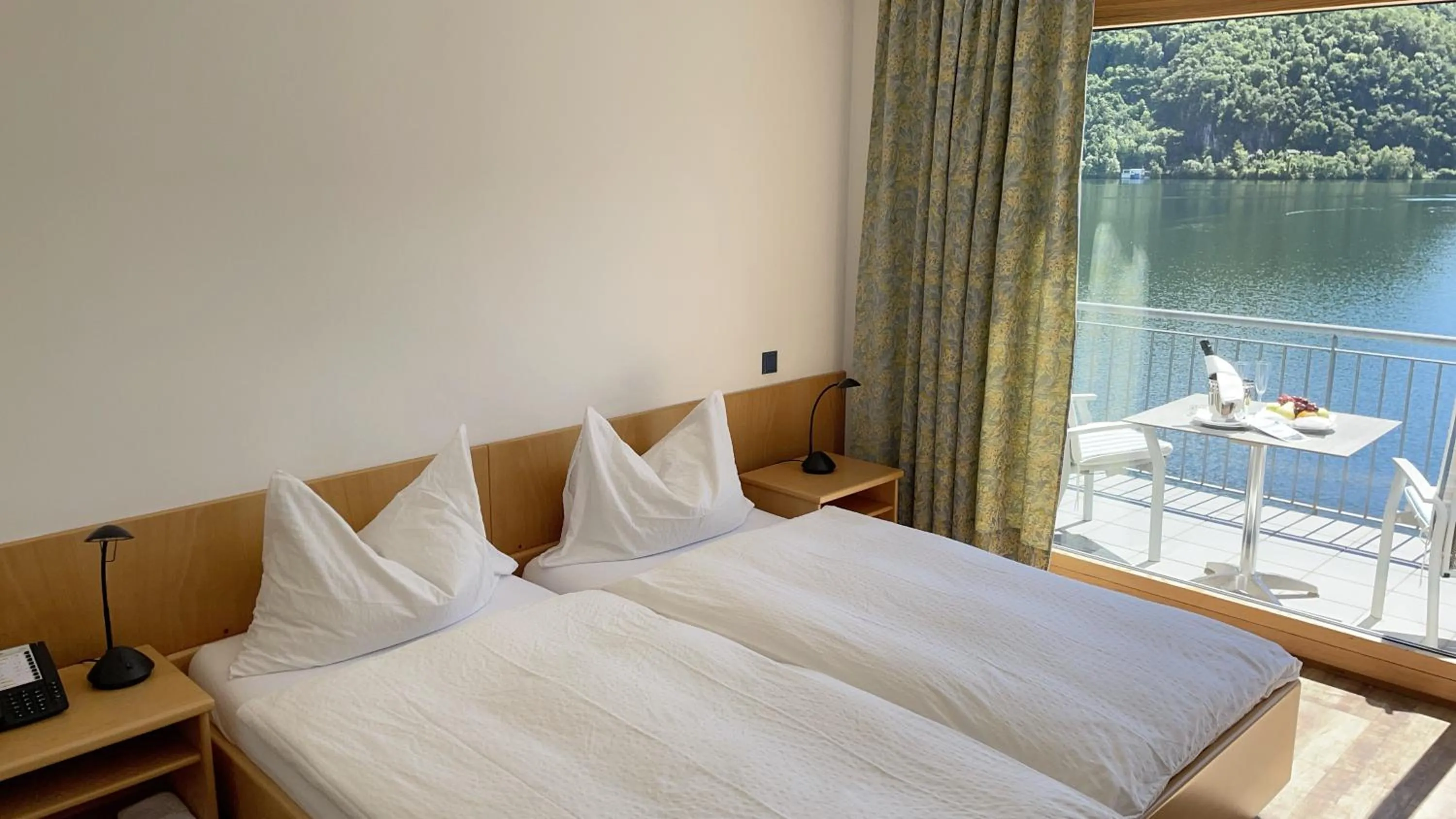 Bed in Tresa Bay Hotel