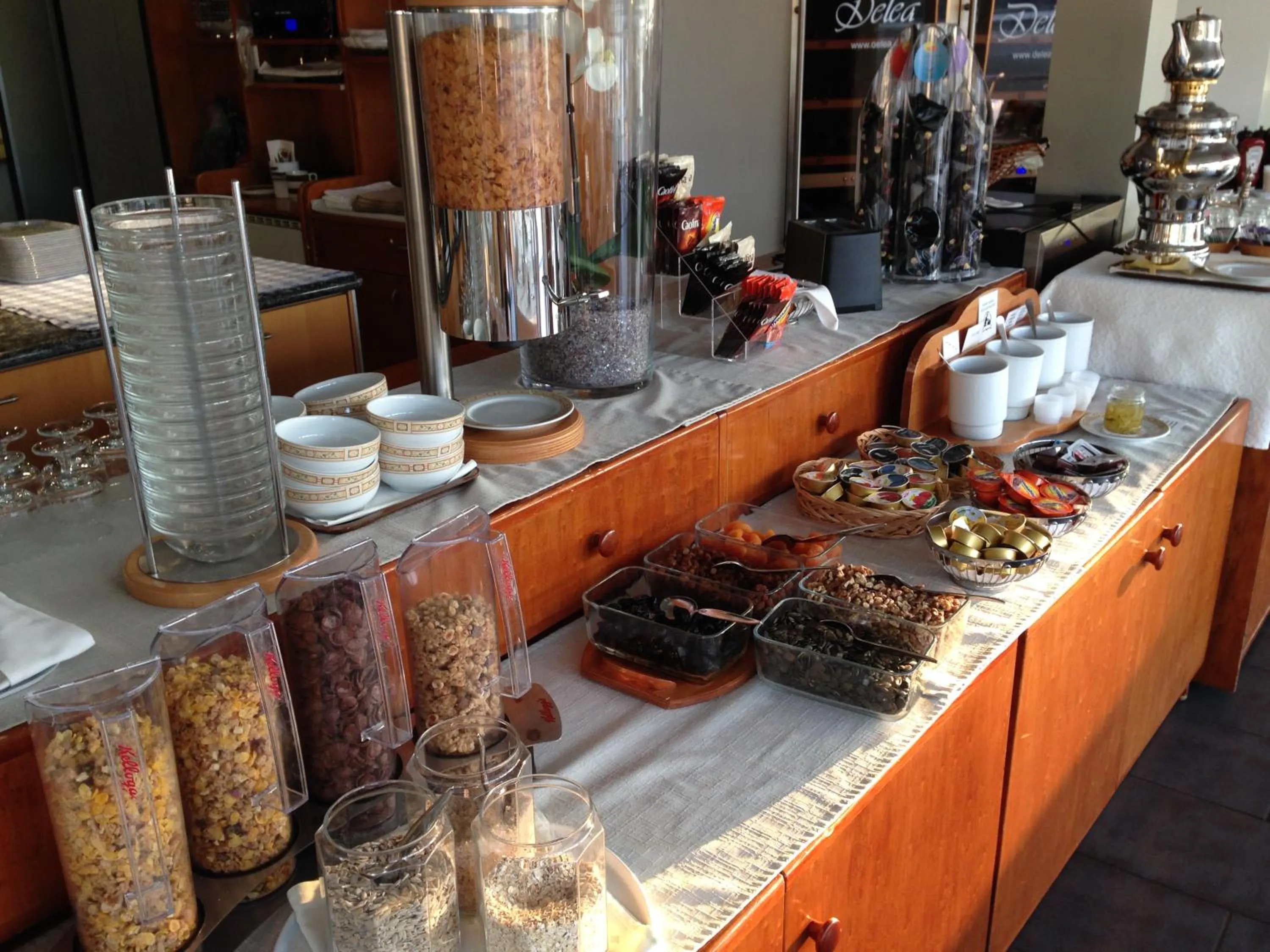 Restaurant/places to eat in Tresa Bay Hotel