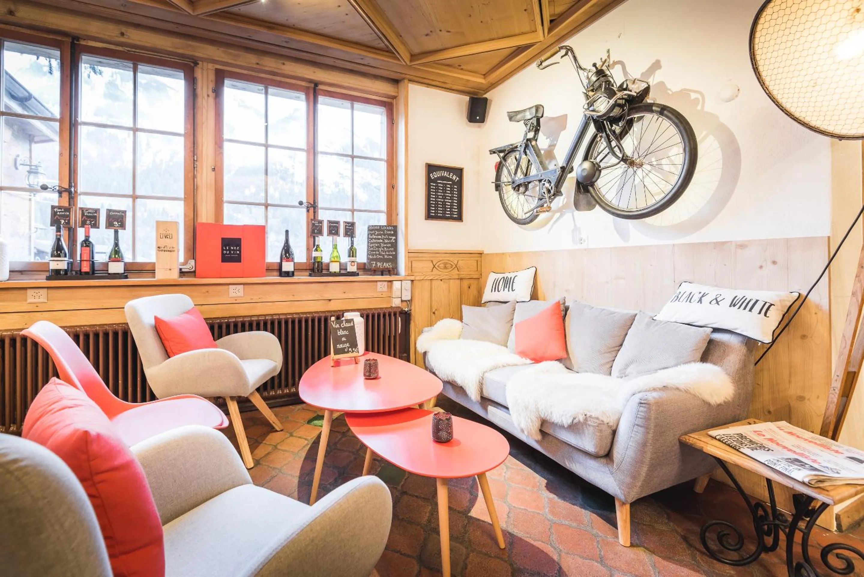 Lounge or bar in Boutique Hotel Beau-Séjour & Spa Superior