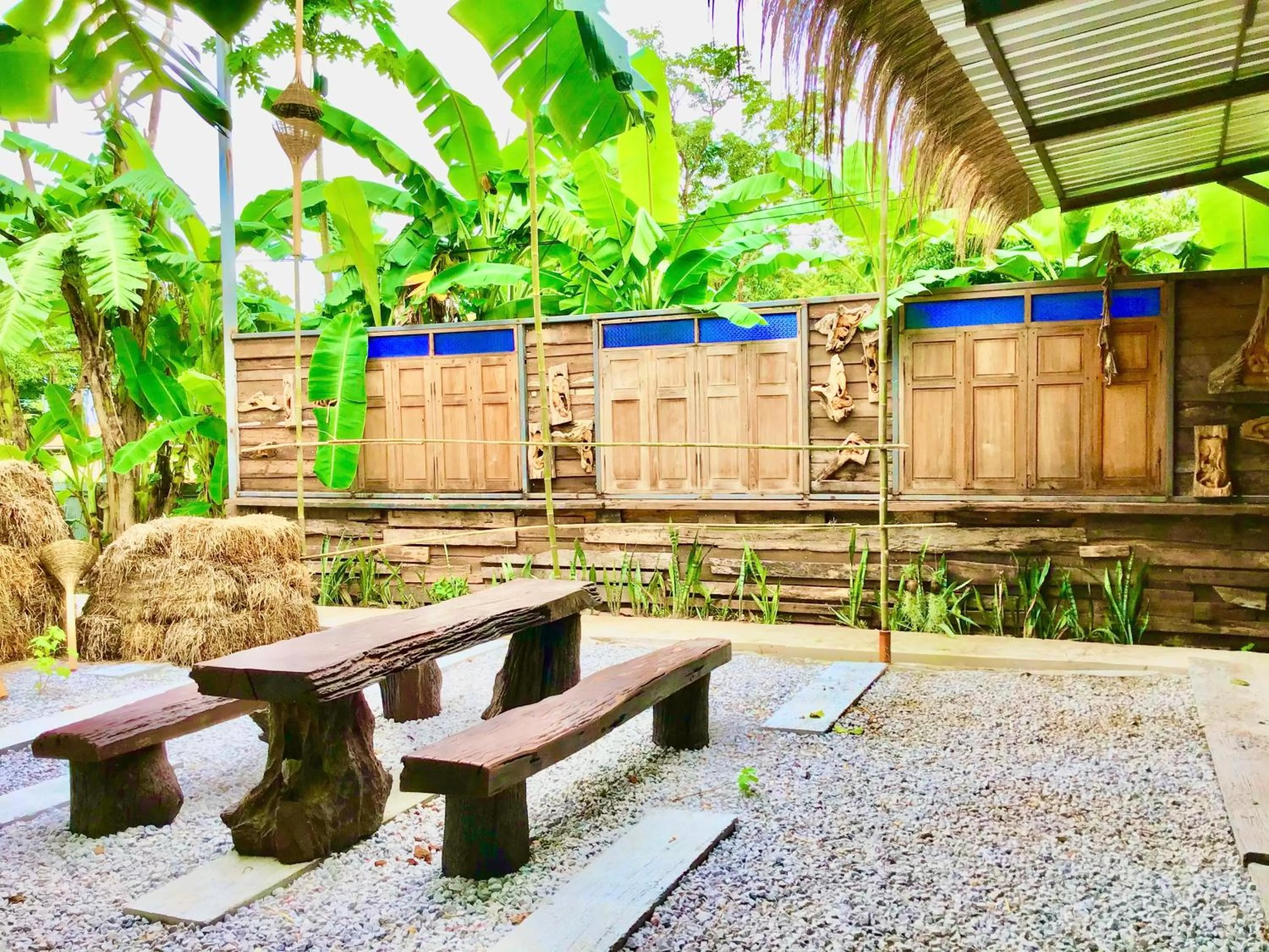 Inner courtyard view in Hug Sakhonnakhon Hotel