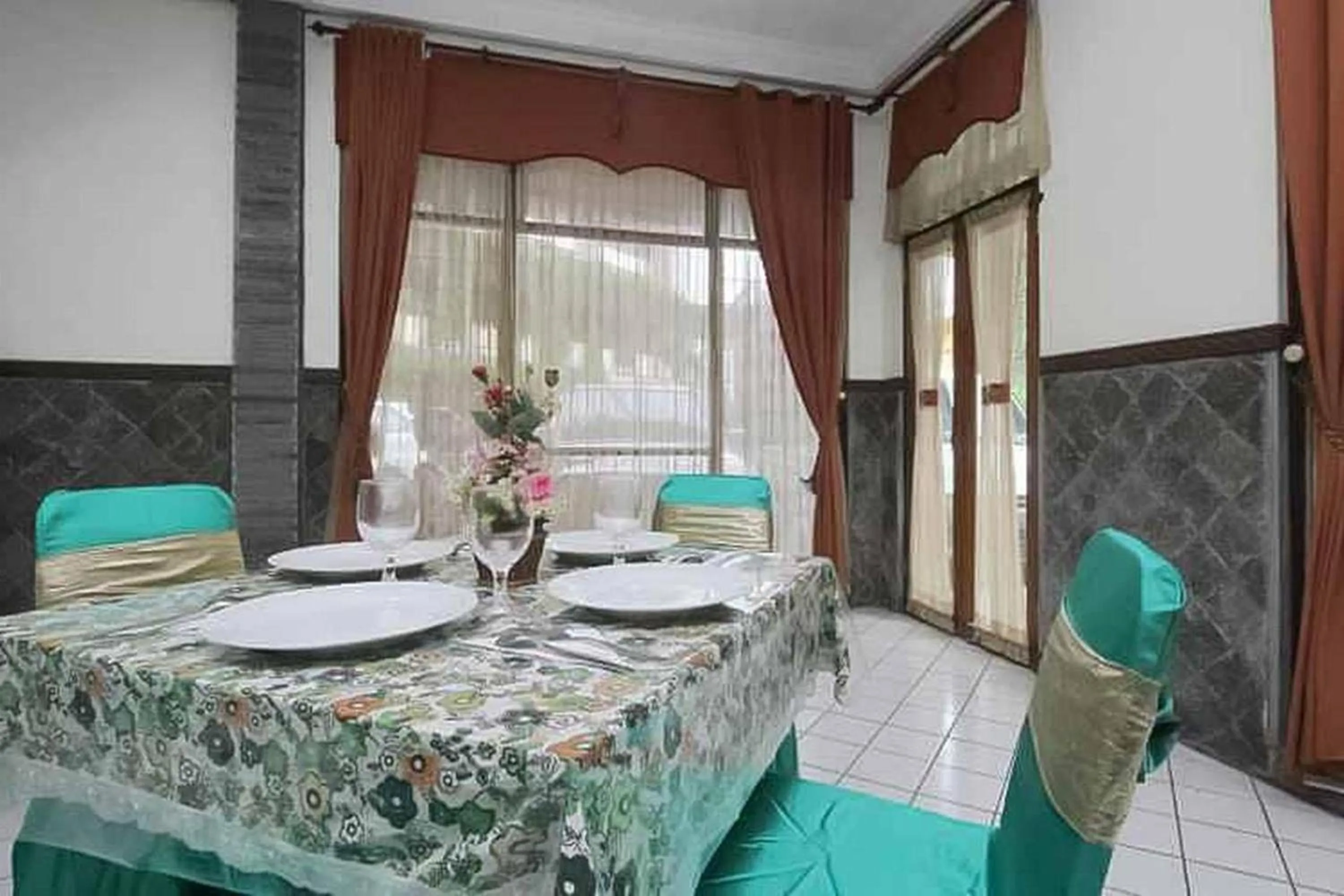 Dining area in Hotel Lestari