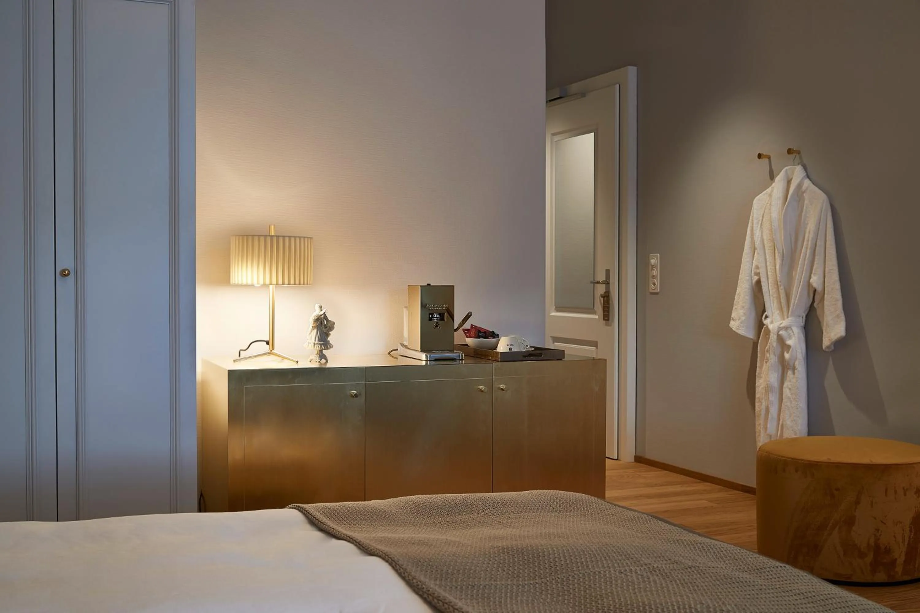 Coffee/tea facilities, Bed in Boutique Hotel La Couronne