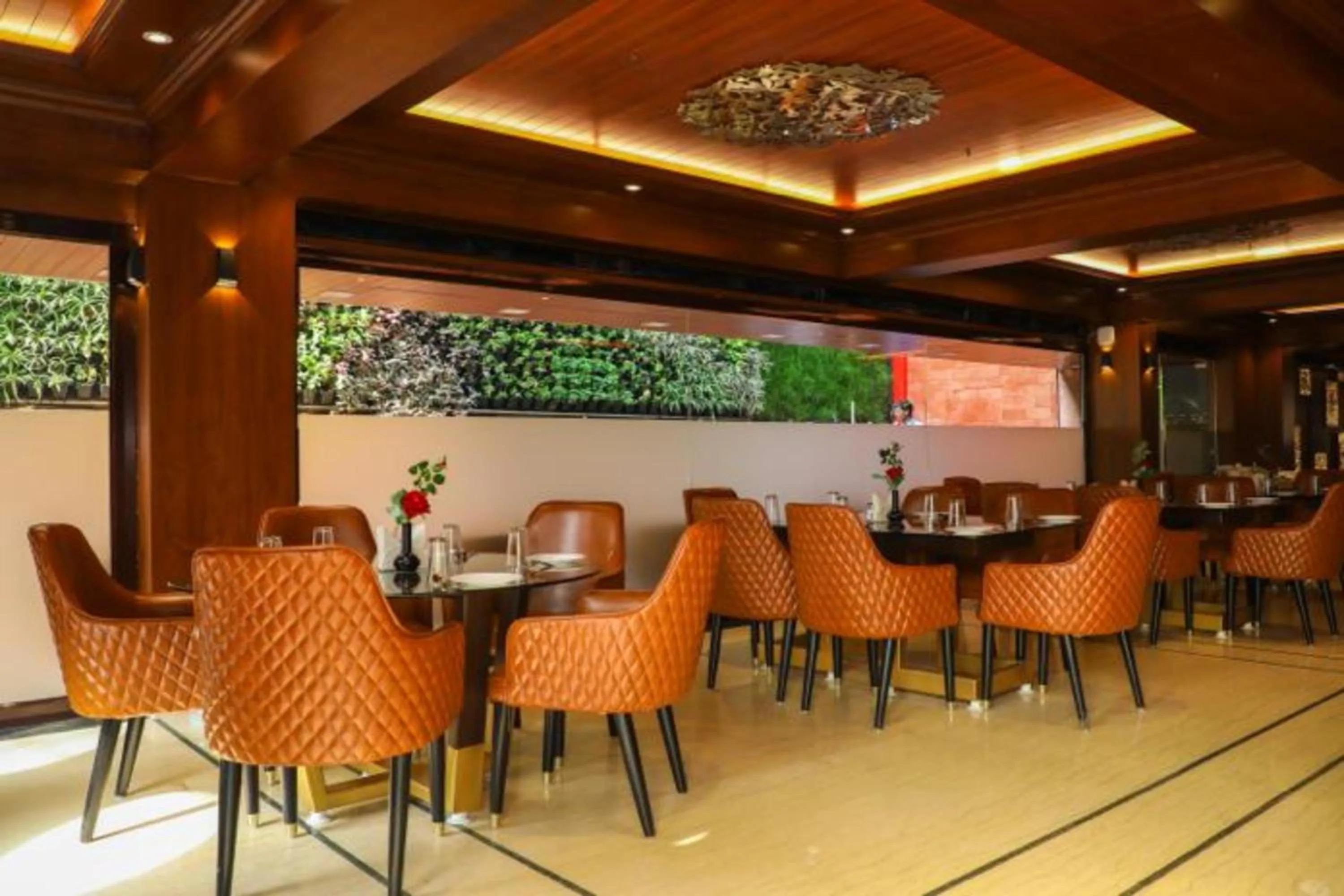 Restaurant/places to eat in Hotel Golden - I