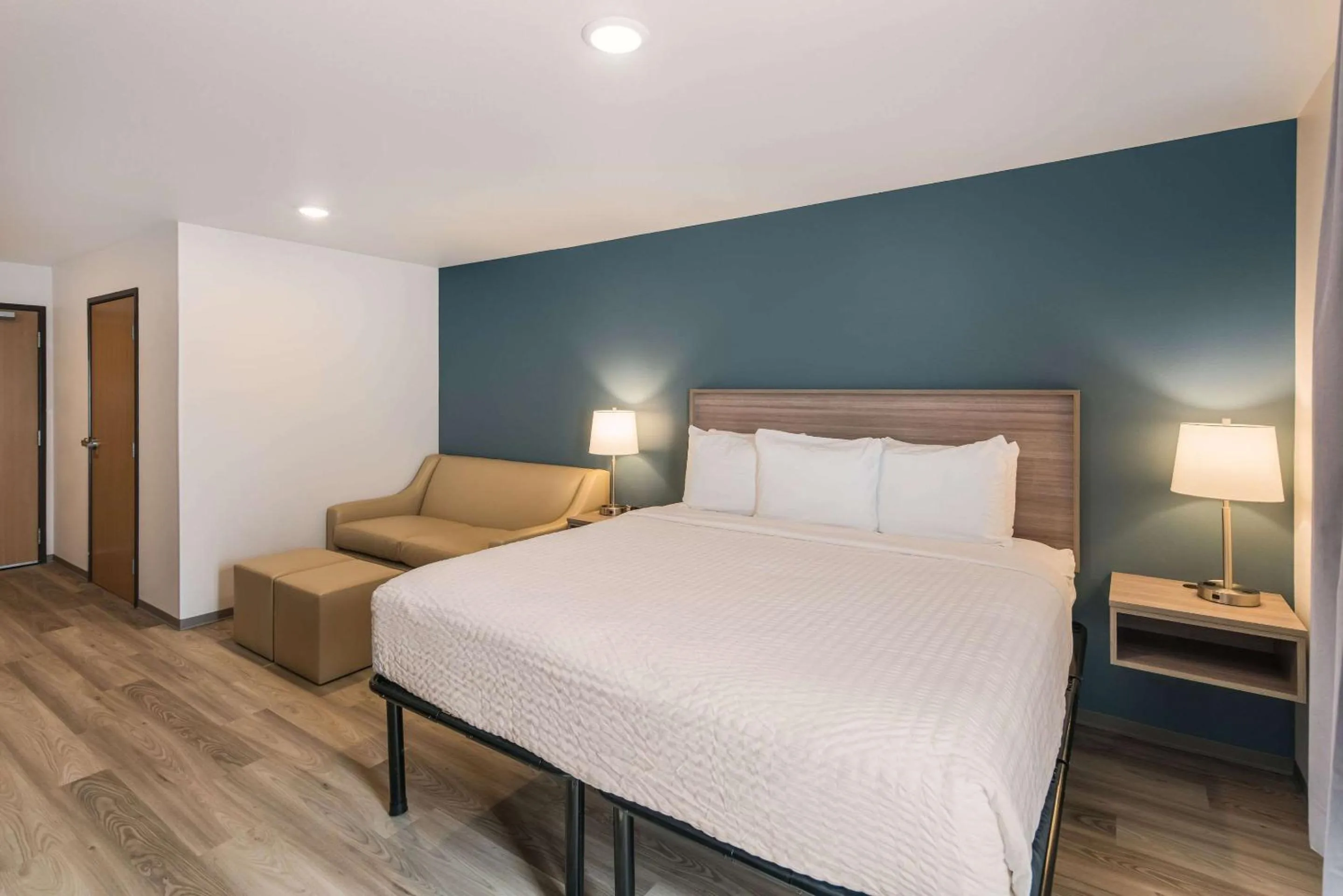 Photo of the whole room, Bed in WoodSpring Suites Tri-Cities Richland