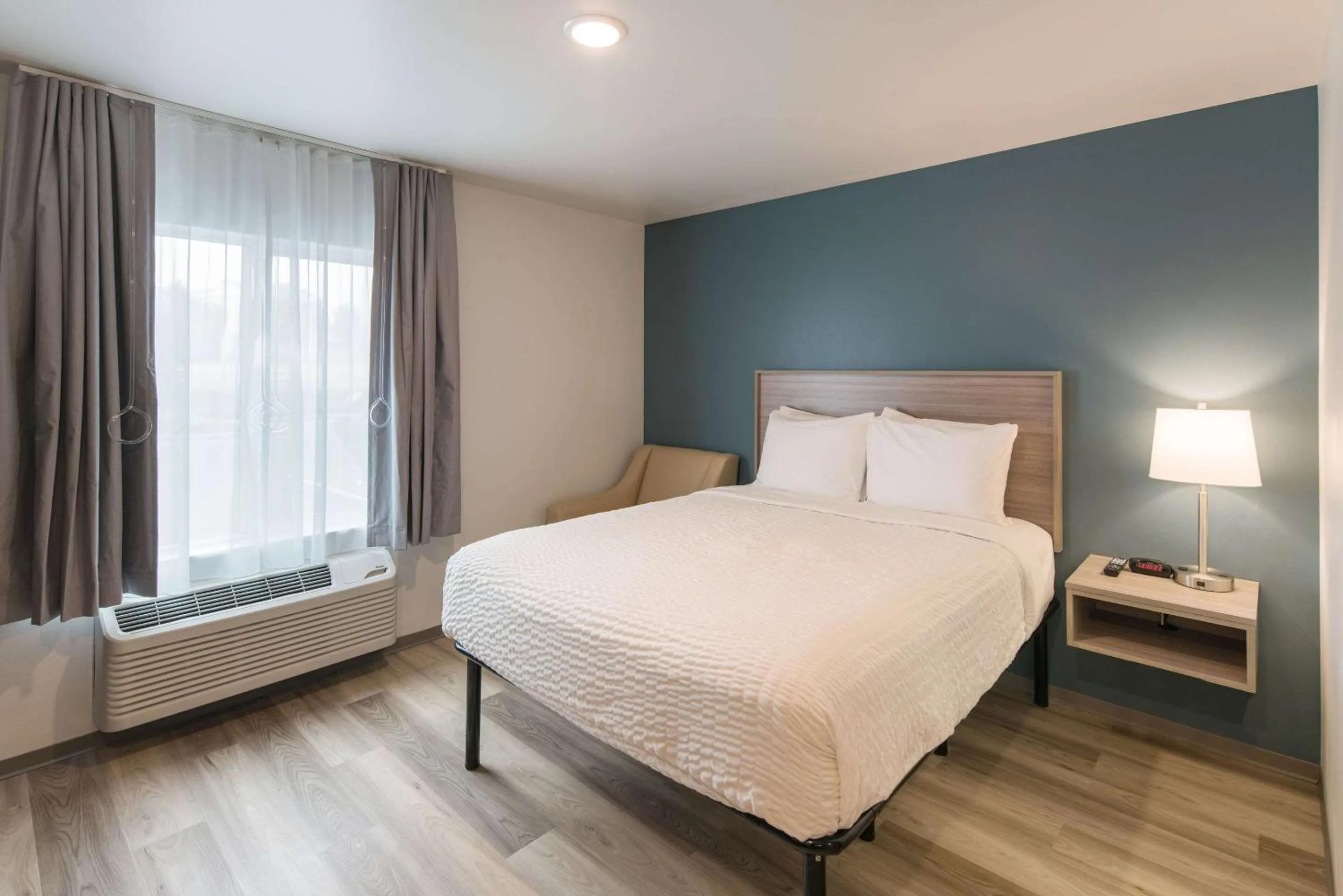 Photo of the whole room, Bed in WoodSpring Suites Tri-Cities Richland