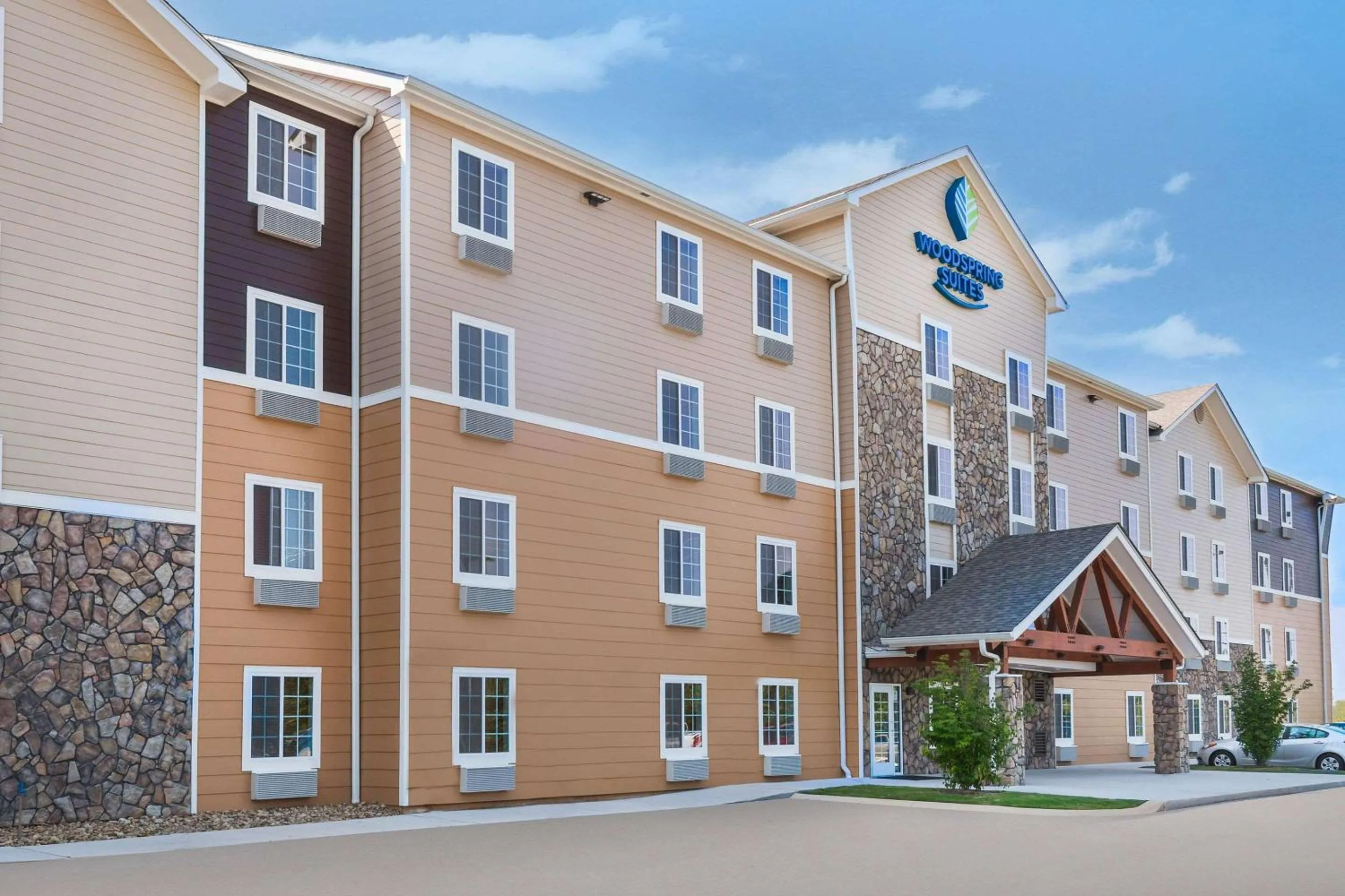 Property building in WoodSpring Suites Chattanooga