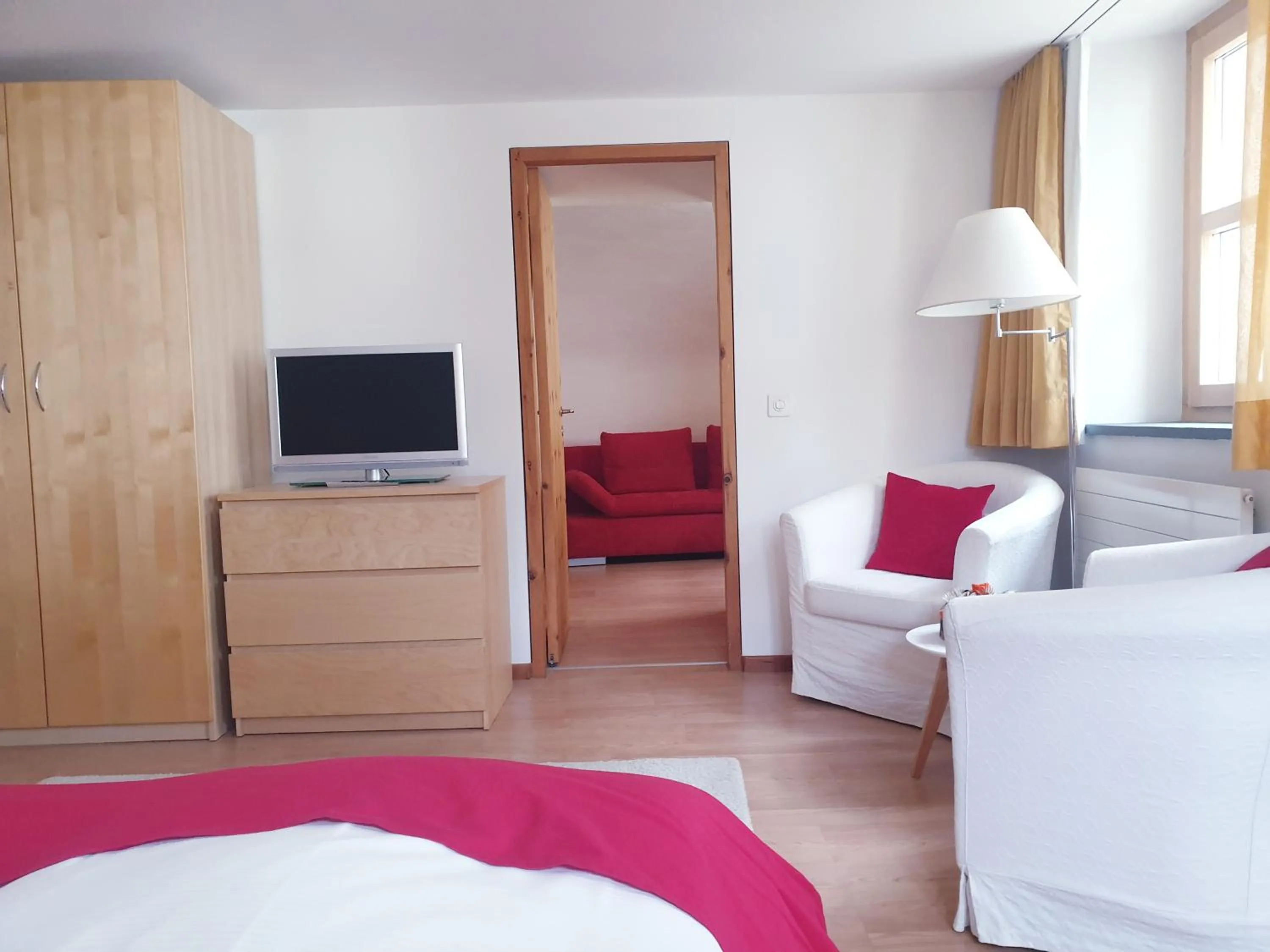 Photo of the whole room, Bed in Palazzo Mysanus Samedan