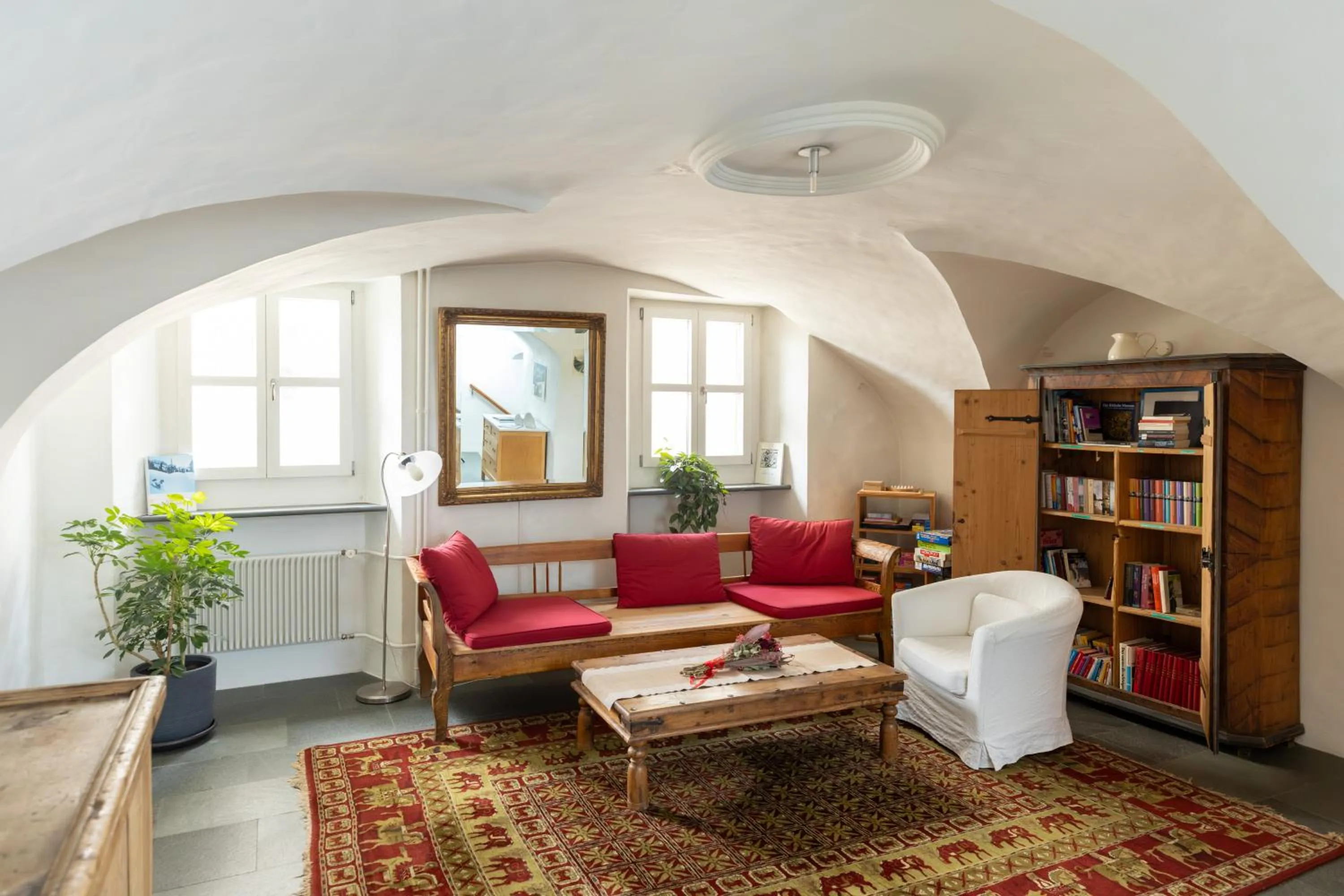 Library in Palazzo Mysanus Samedan